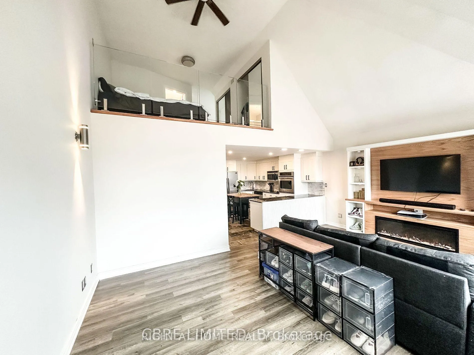 Photo 5 of Unit 402, 100 Bronte Road, Oakville, Bronte — HOMEH