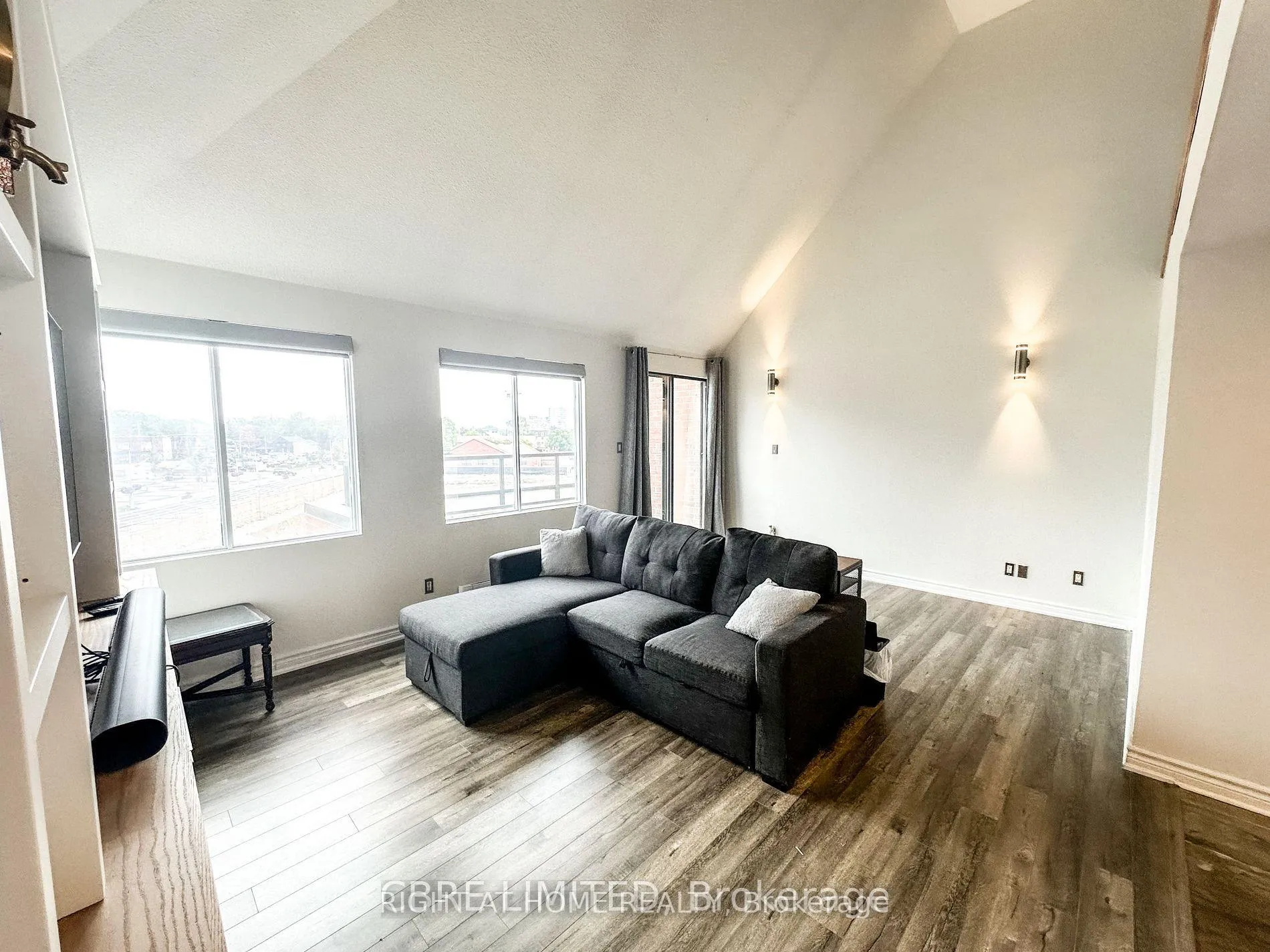 Photo 6 of Unit 402, 100 Bronte Road, Oakville, Bronte — HOMEH