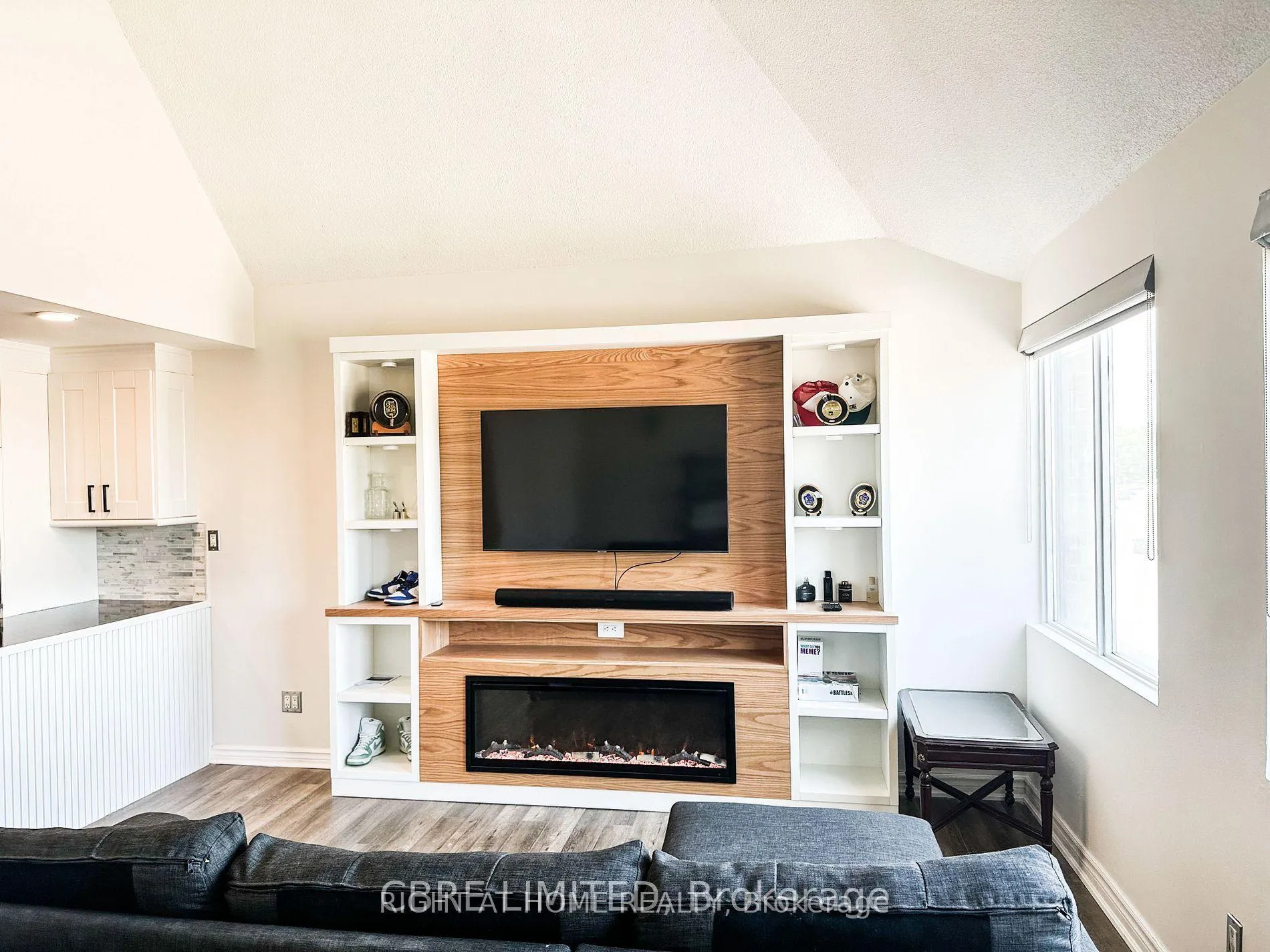 Photo 7 of Unit 402, 100 Bronte Road, Oakville, Bronte — HOMEH