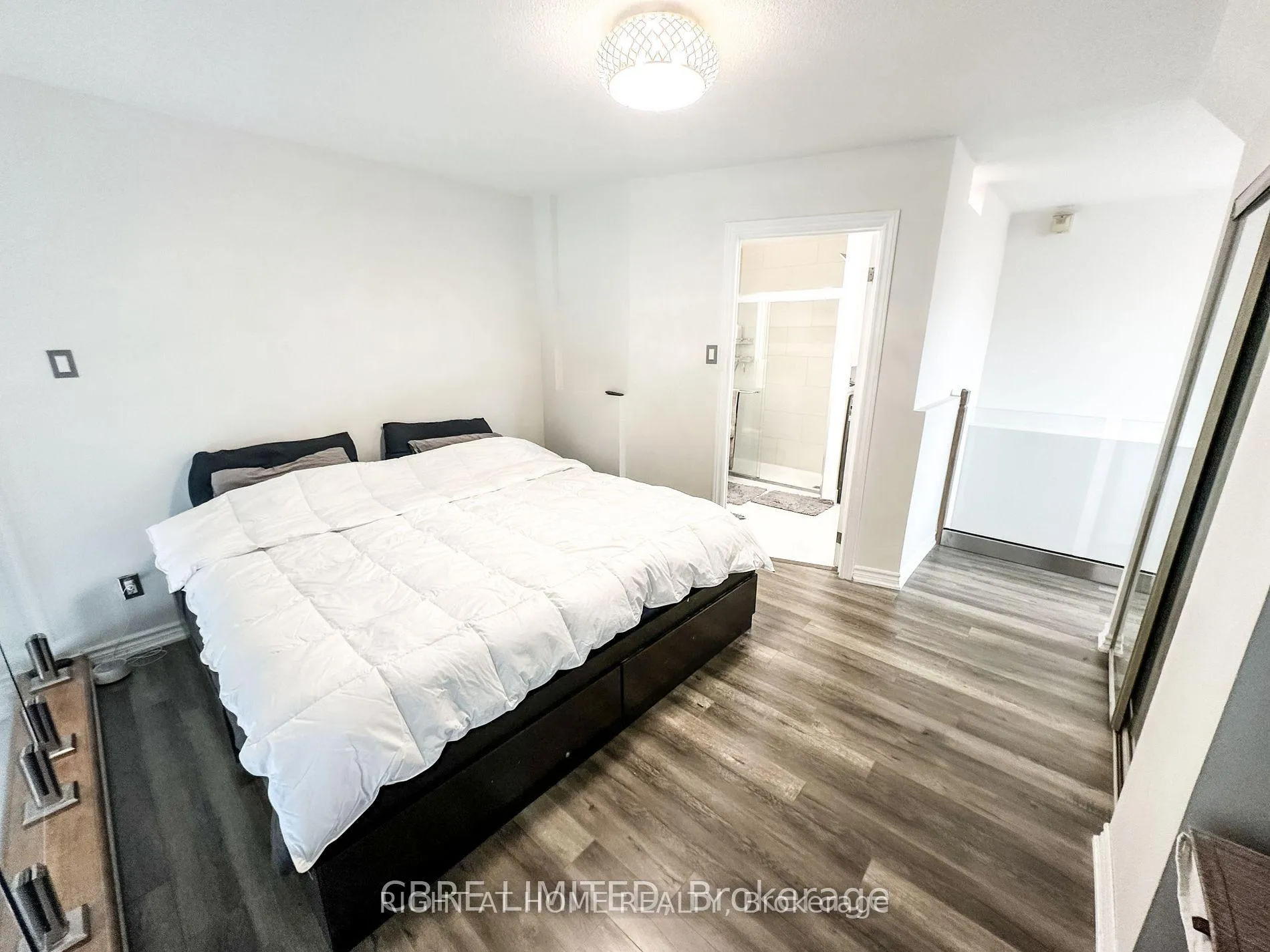 Photo 10 of Unit 402, 100 Bronte Road, Oakville, Bronte — HOMEH