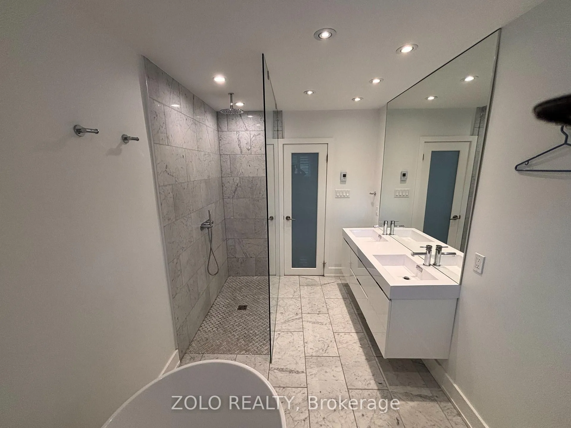 Photo 5 of 74 Ladyslipper Court, Markham, Bayview Glen — HOMEH