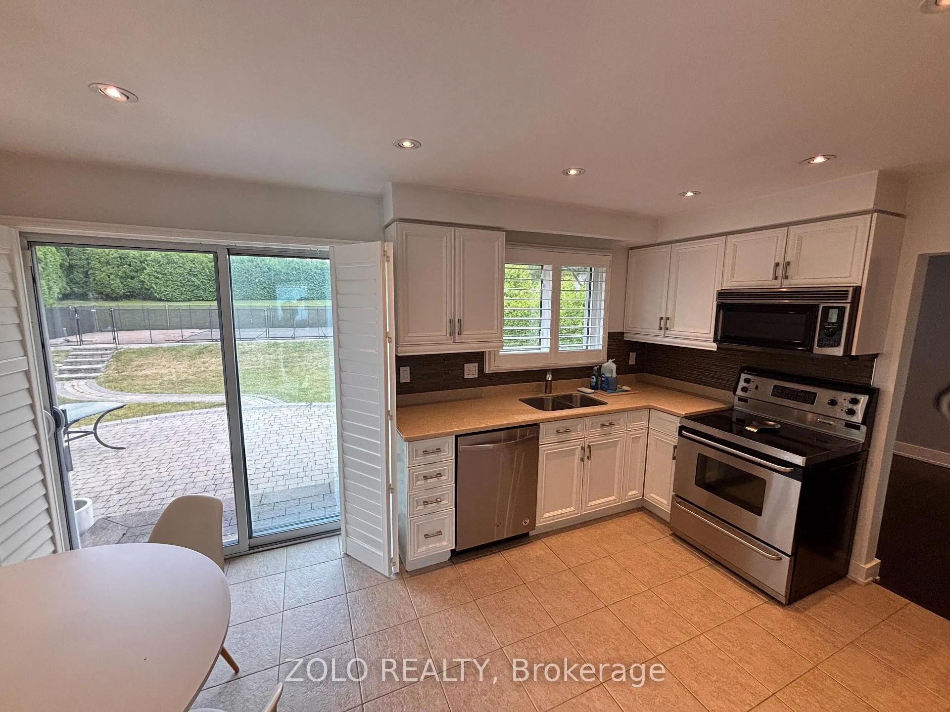 Photo 7 of 74 Ladyslipper Court, Markham, Bayview Glen — HOMEH