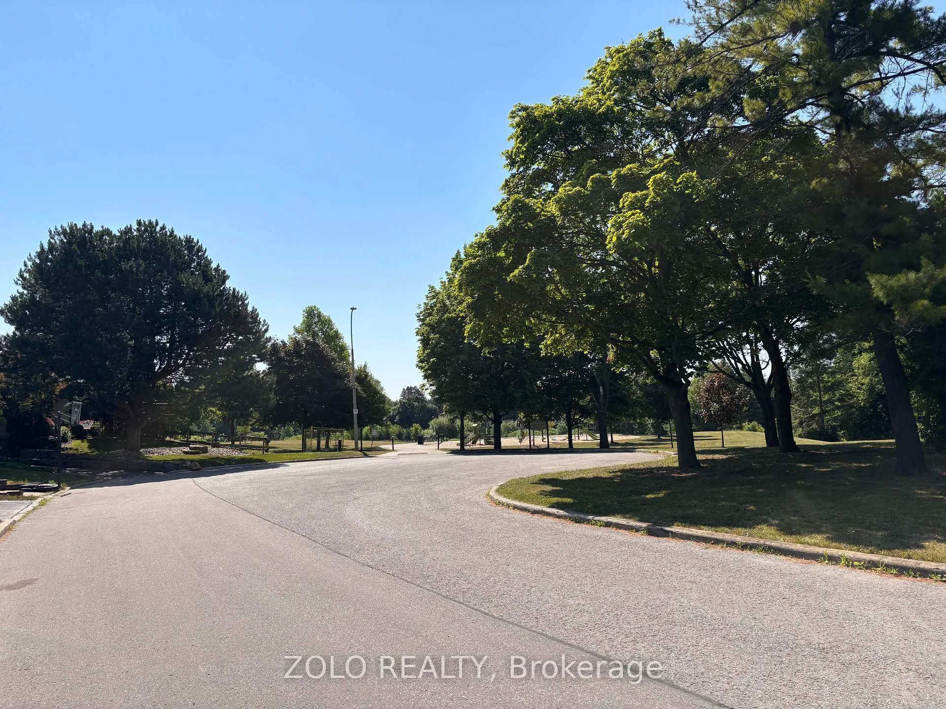 Photo 10 of 74 Ladyslipper Court, Markham, Bayview Glen — HOMEH