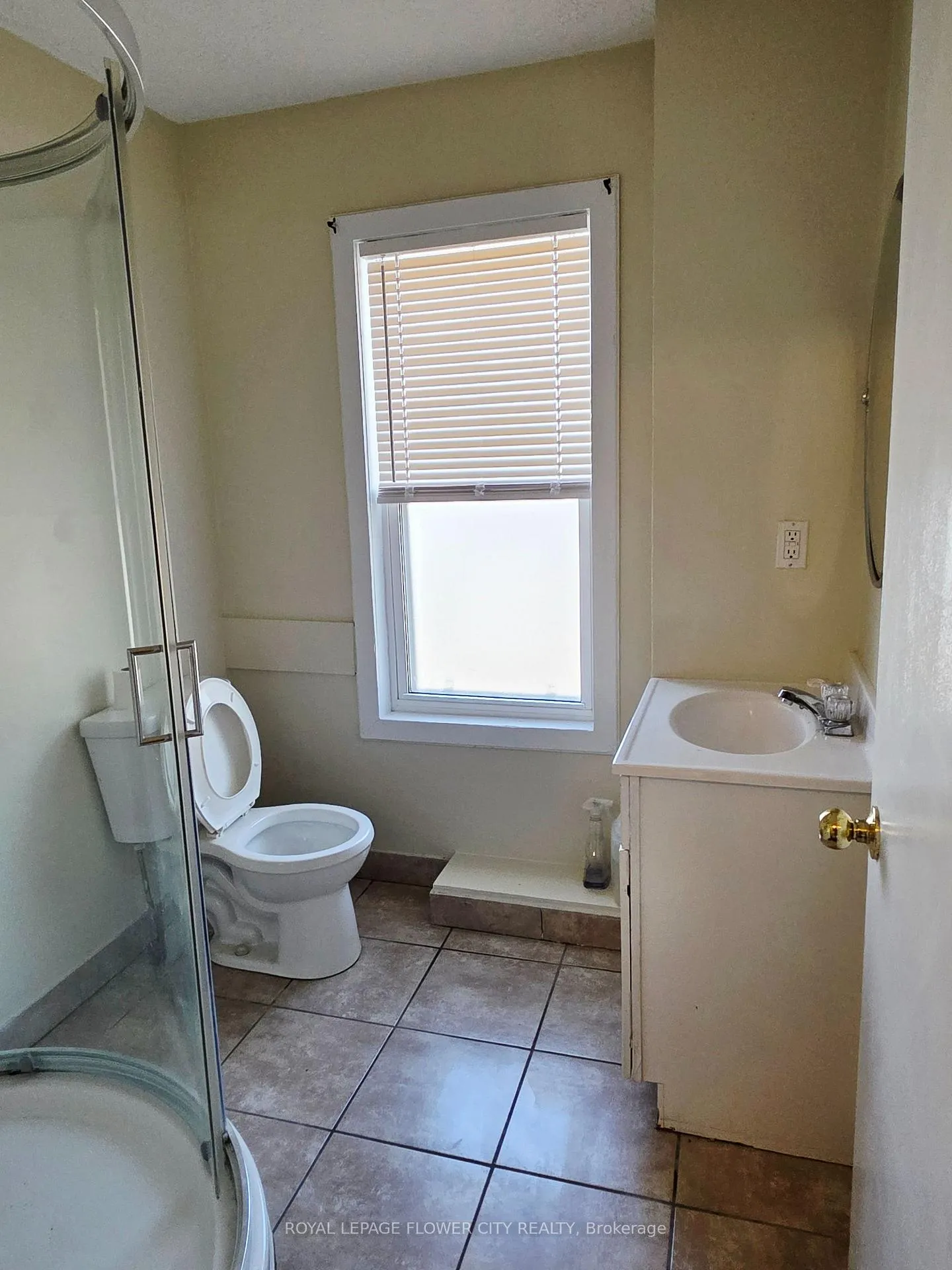 Photo 4 of 200 Hellems Avenue, Welland, Welland Downtown — HOMEH