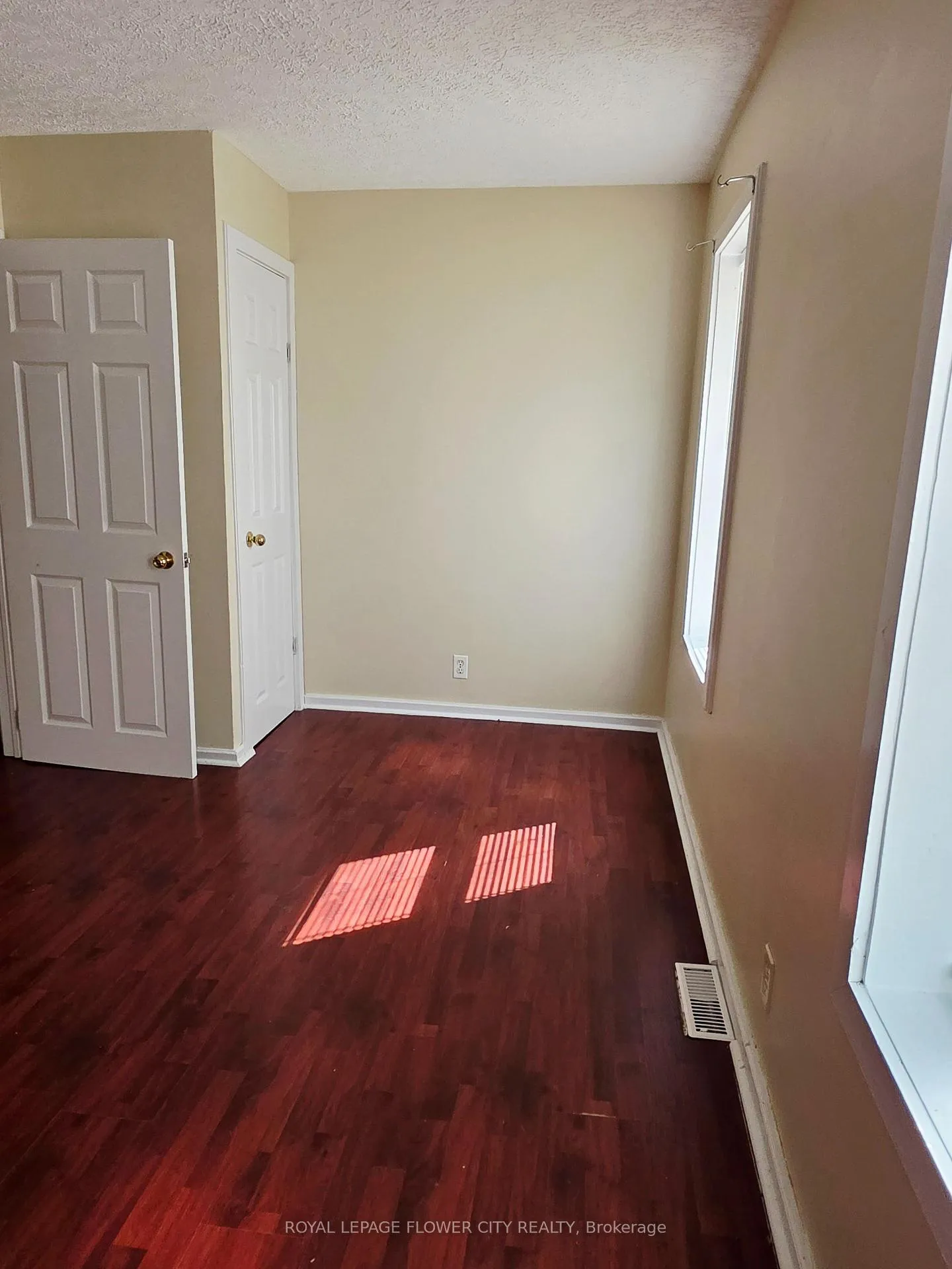 Photo 12 of 200 Hellems Avenue, Welland, Welland Downtown — HOMEH