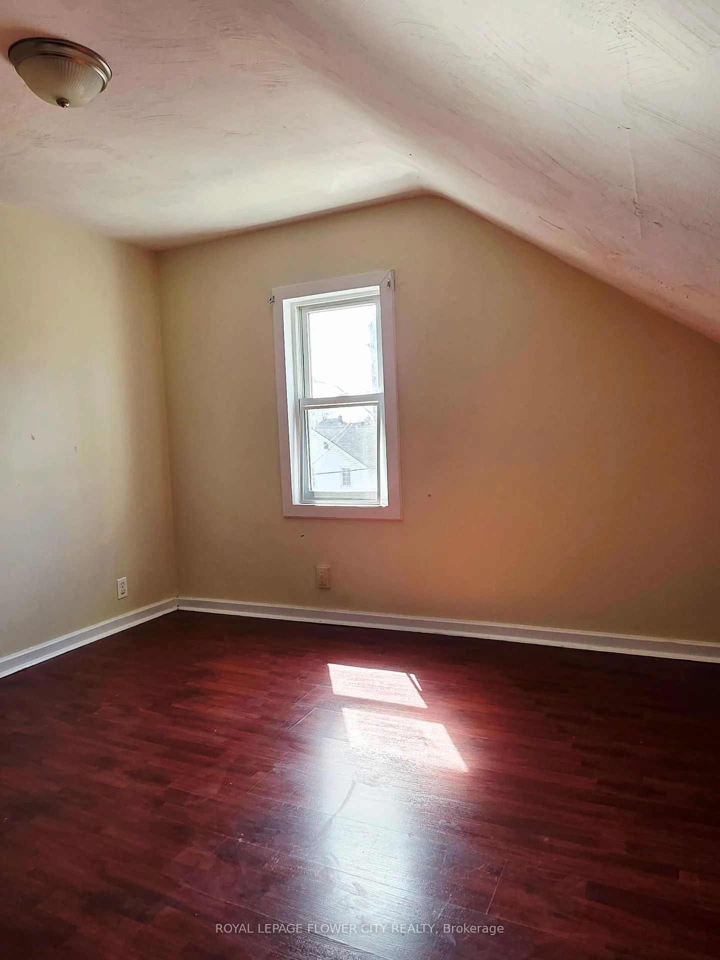 Photo 15 of 200 Hellems Avenue, Welland, Welland Downtown — HOMEH