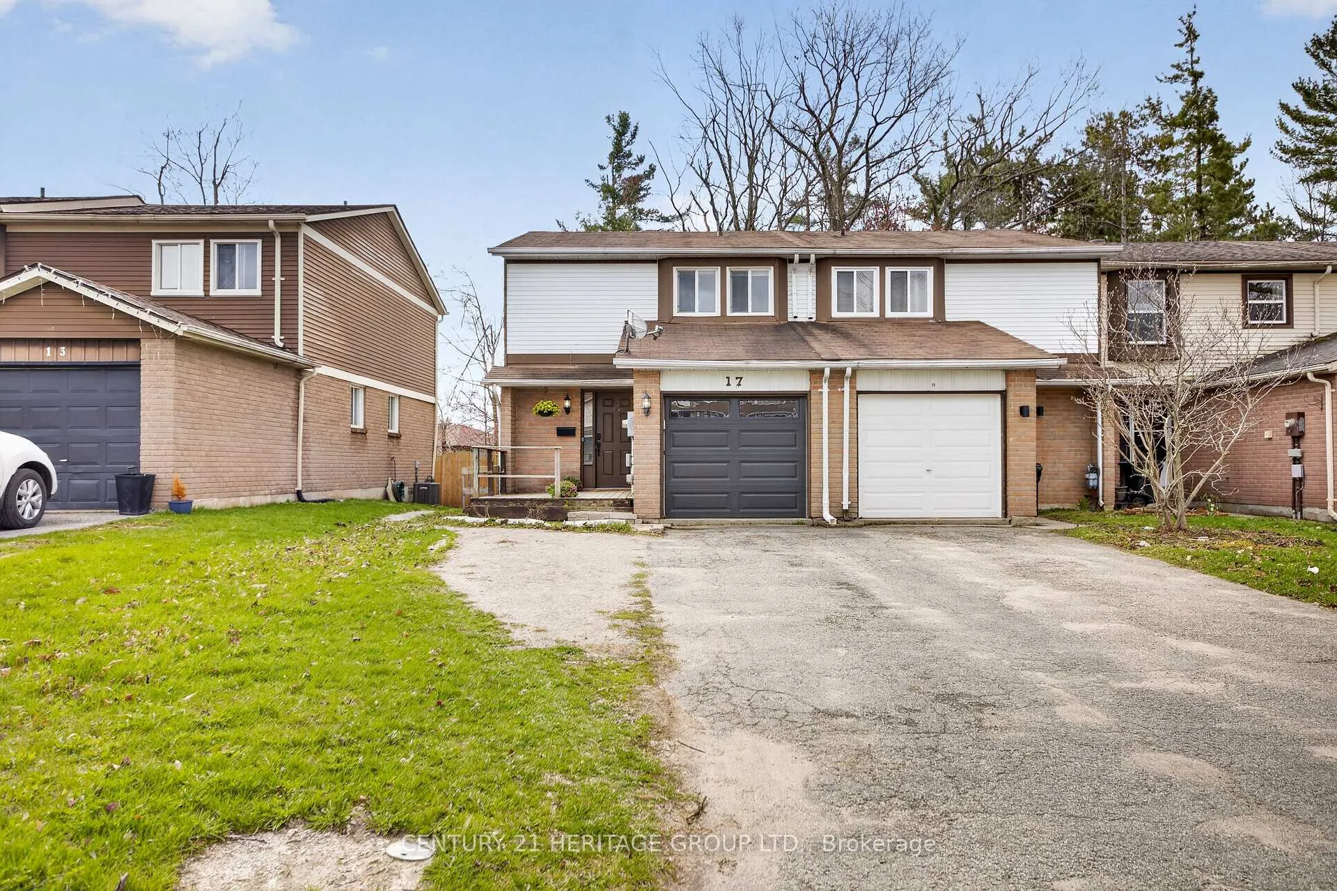 Photo 1 of 17 Burns Circle, Barrie, Letitia Heights — HOMEH