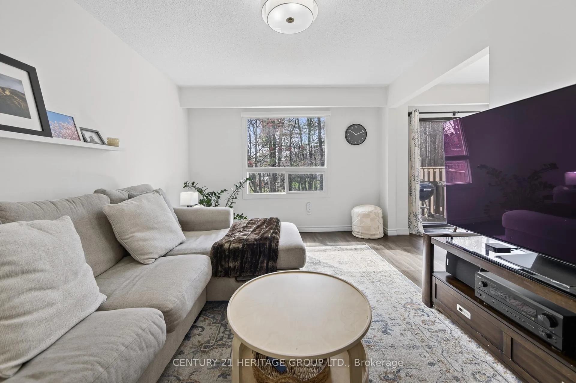 Photo 5 of 17 Burns Circle, Barrie, Letitia Heights — HOMEH