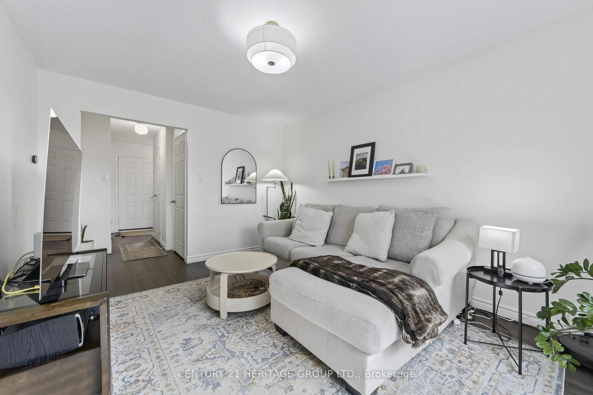 Photo 6 of 17 Burns Circle, Barrie, Letitia Heights — HOMEH