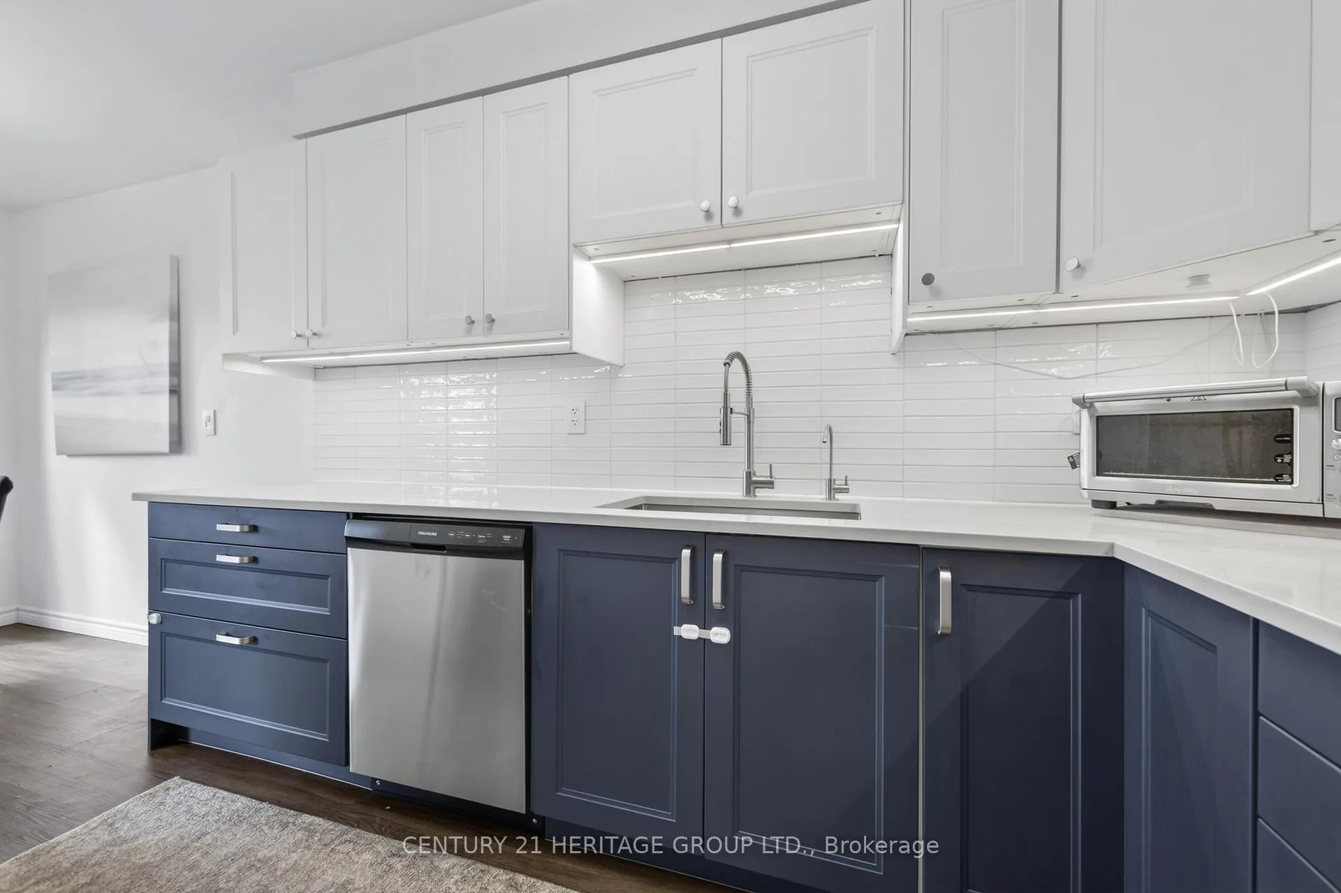 Photo 11 of 17 Burns Circle, Barrie, Letitia Heights — HOMEH