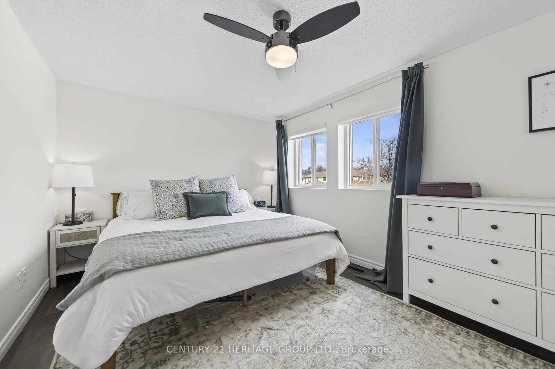Photo 12 of 17 Burns Circle, Barrie, Letitia Heights — HOMEH