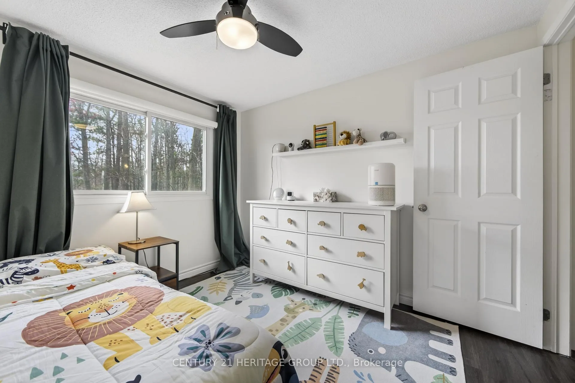 Photo 15 of 17 Burns Circle, Barrie, Letitia Heights — HOMEH