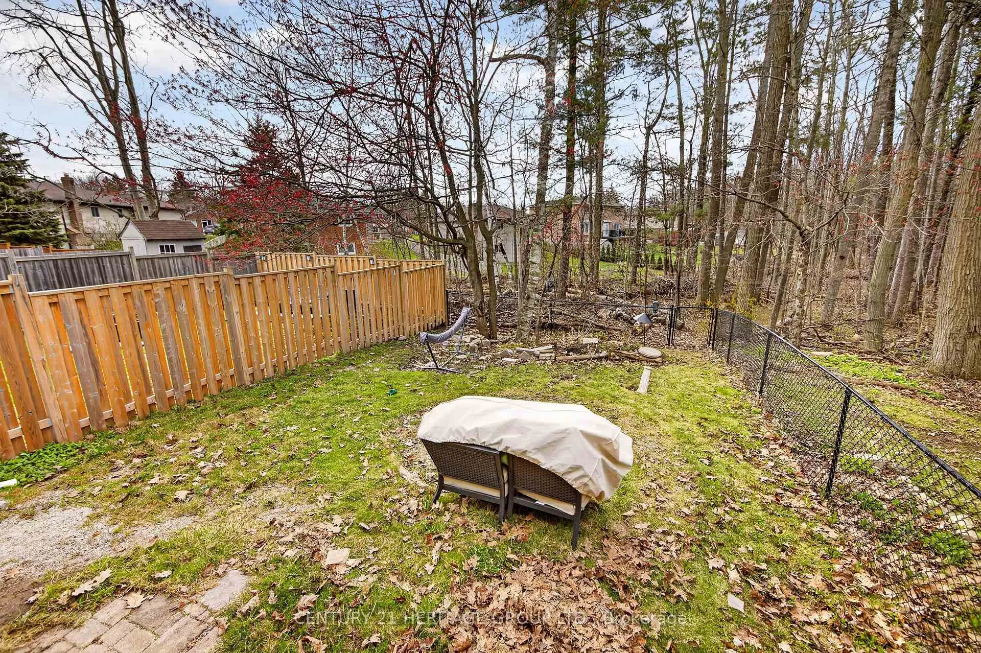 Photo 19 of 17 Burns Circle, Barrie, Letitia Heights — HOMEH