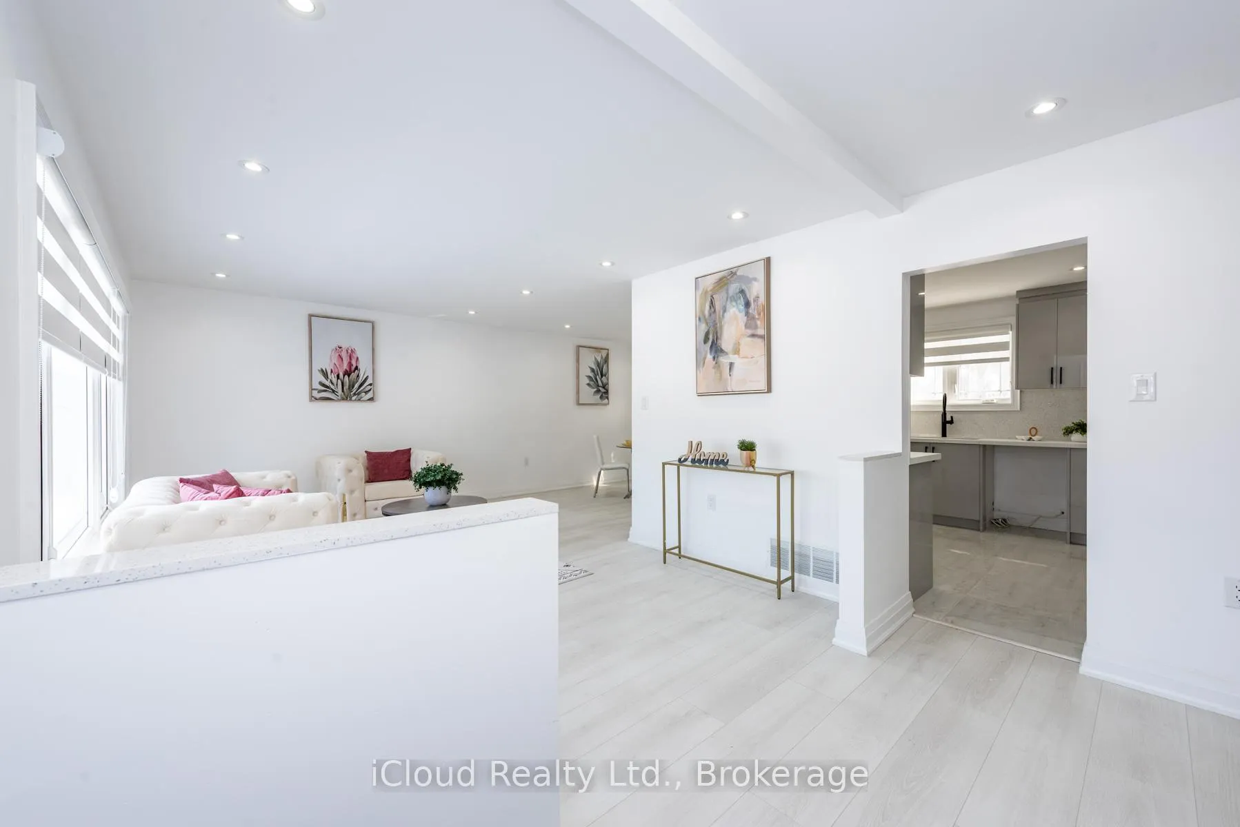 Photo 4 of 105 Avondale Boulevard, Brampton, Avondale — HOMEH