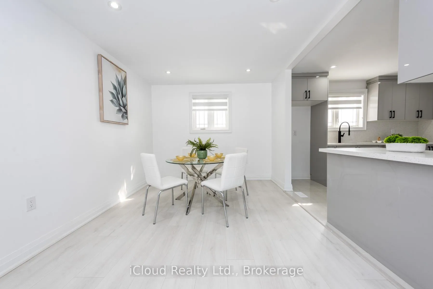 Photo 9 of 105 Avondale Boulevard, Brampton, Avondale — HOMEH