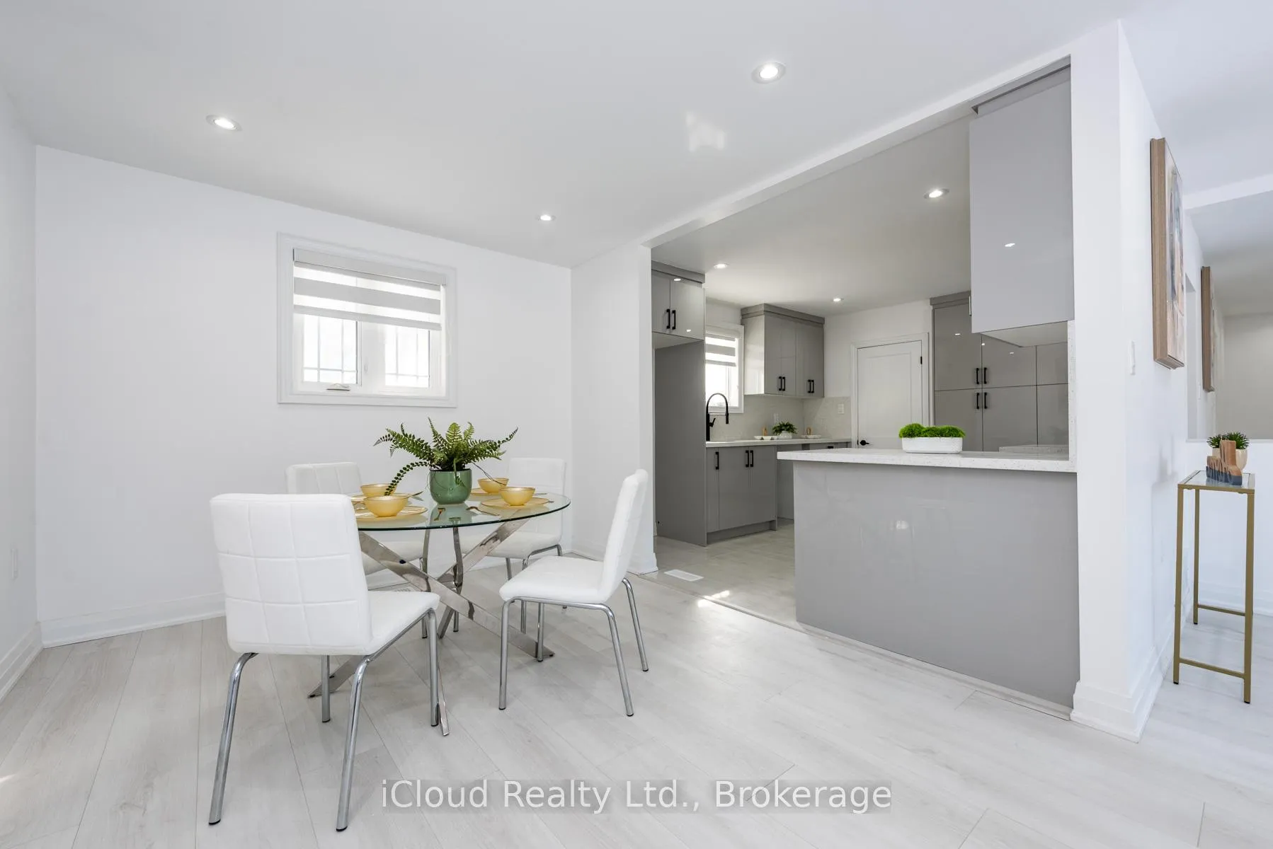 Photo 10 of 105 Avondale Boulevard, Brampton, Avondale — HOMEH
