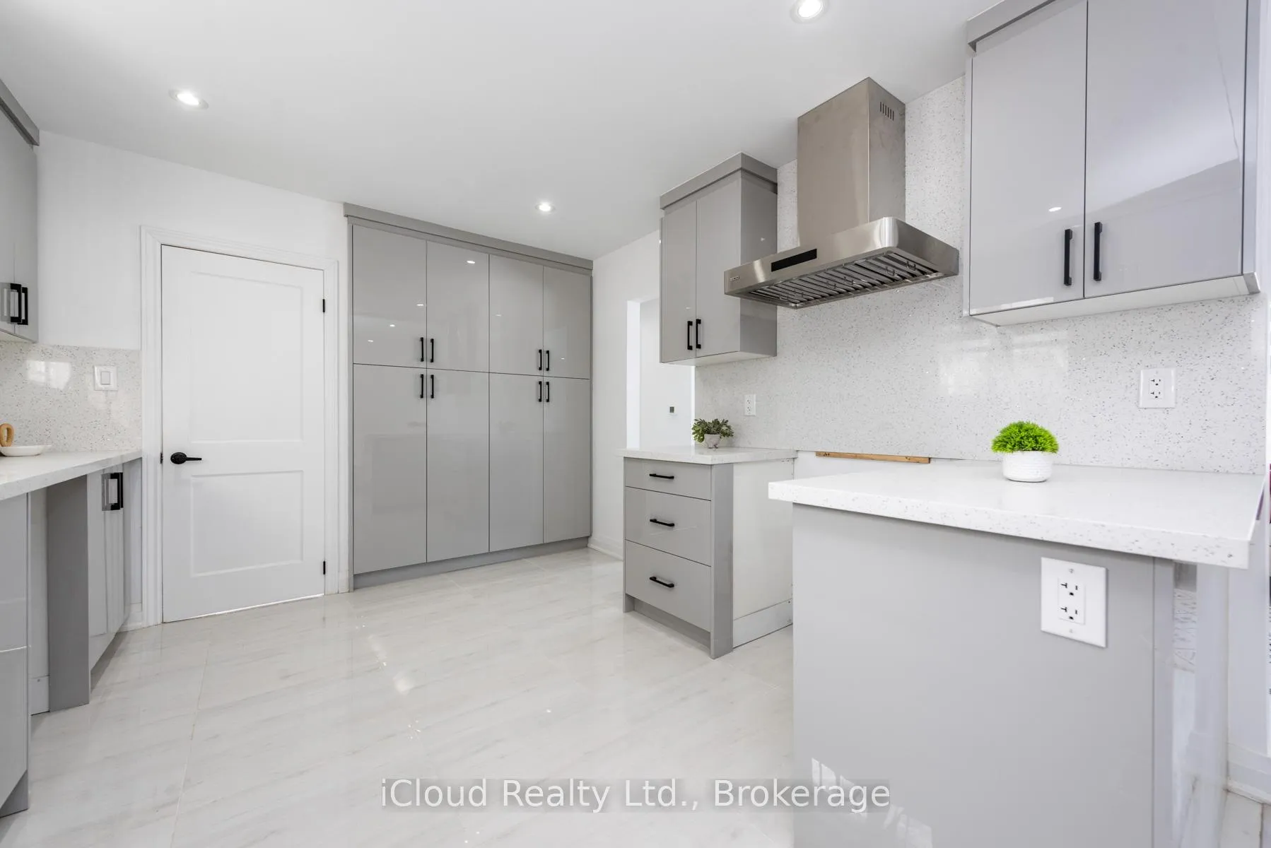 Photo 13 of 105 Avondale Boulevard, Brampton, Avondale — HOMEH
