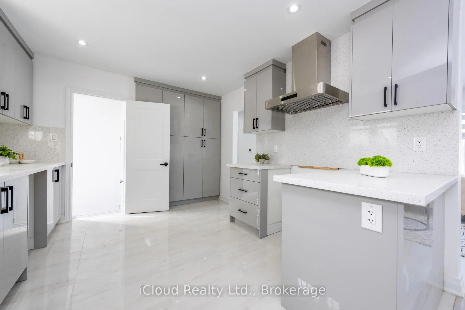 Photo 18 of 105 Avondale Boulevard, Brampton, Avondale — HOMEH