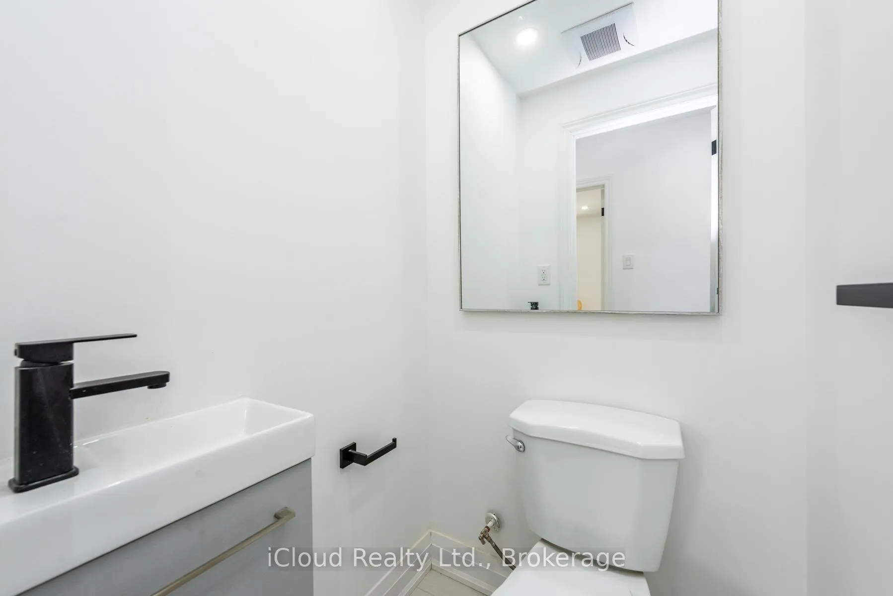 Photo 19 of 105 Avondale Boulevard, Brampton, Avondale — HOMEH