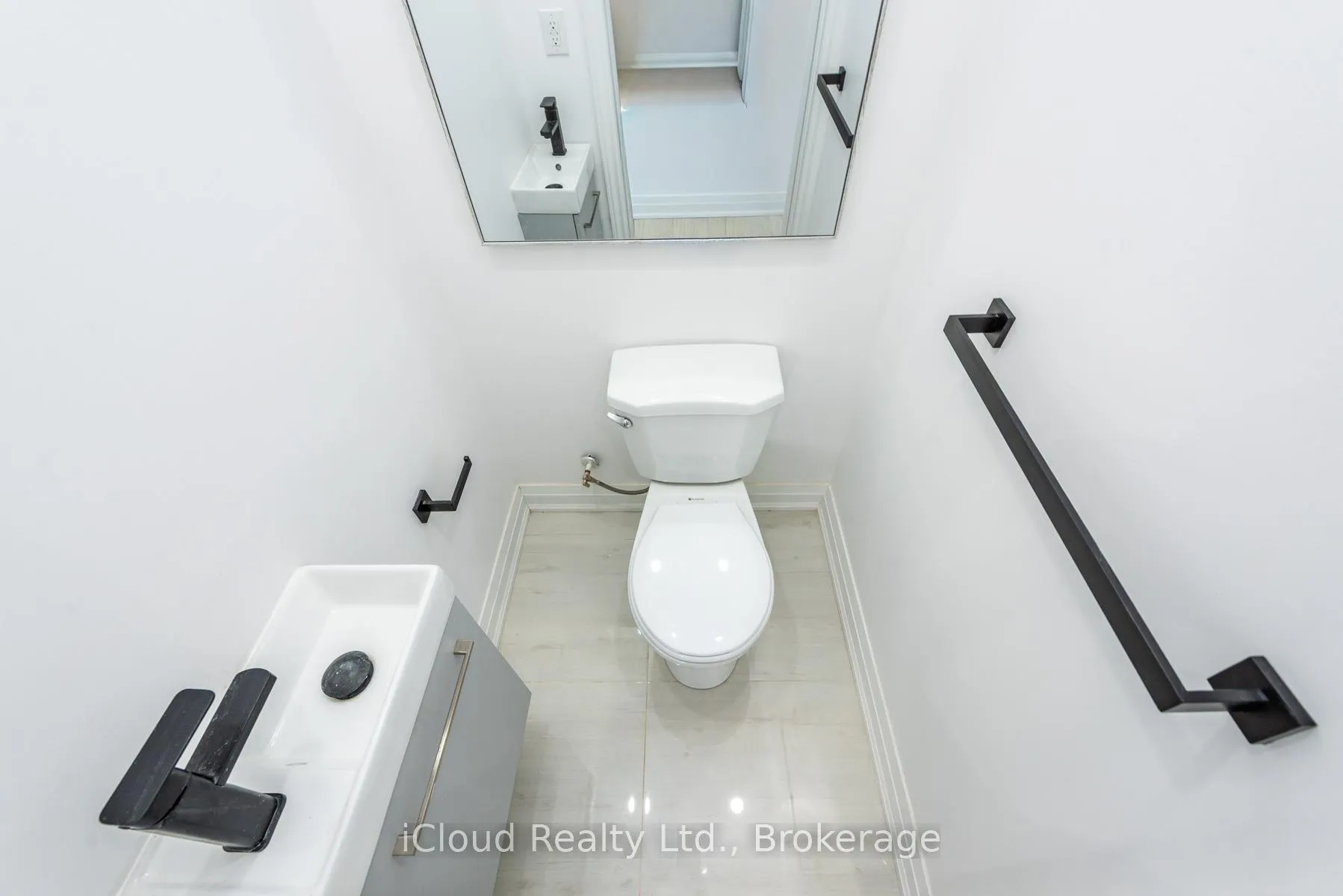 Photo 20 of 105 Avondale Boulevard, Brampton, Avondale — HOMEH