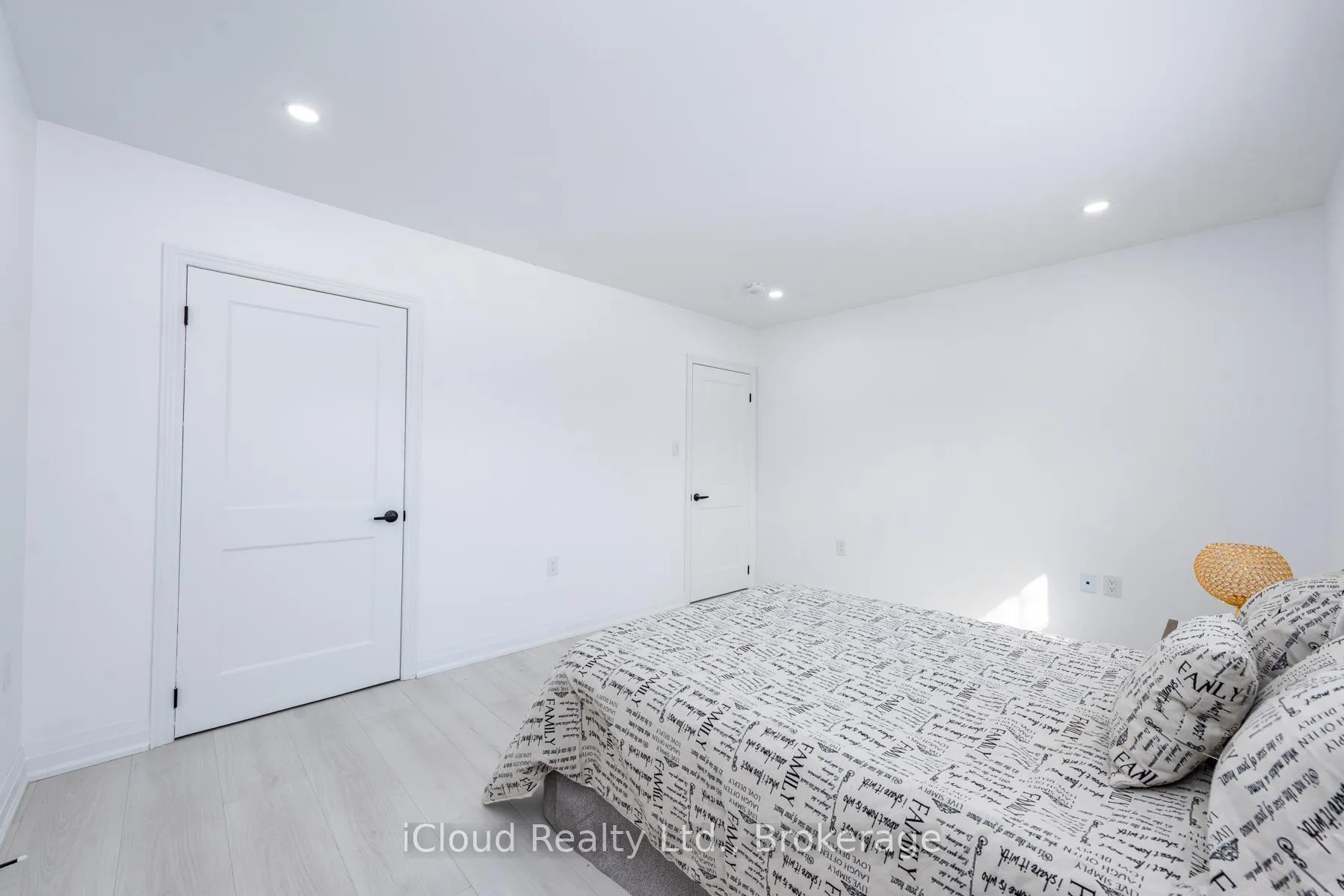 Photo 23 of 105 Avondale Boulevard, Brampton, Avondale — HOMEH