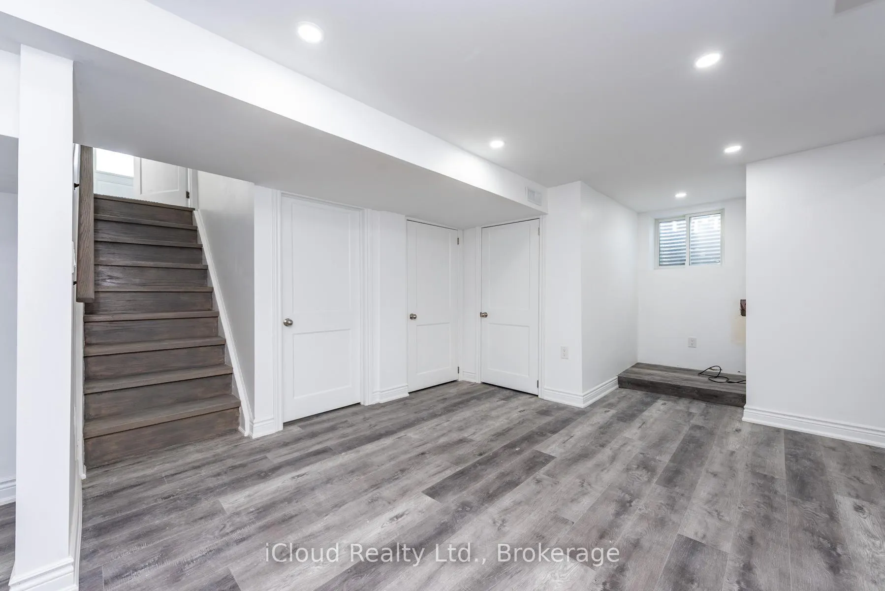 Photo 32 of 105 Avondale Boulevard, Brampton, Avondale — HOMEH
