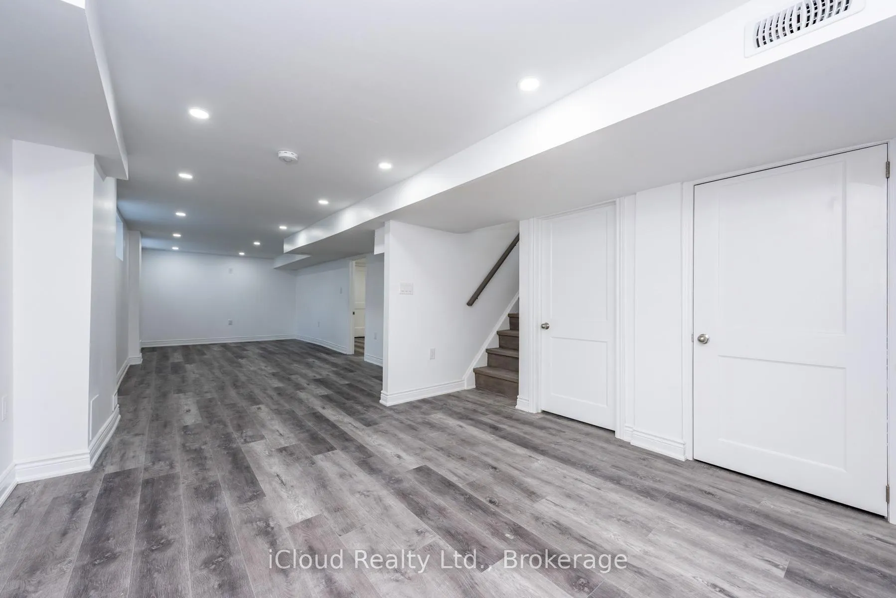 Photo 33 of 105 Avondale Boulevard, Brampton, Avondale — HOMEH