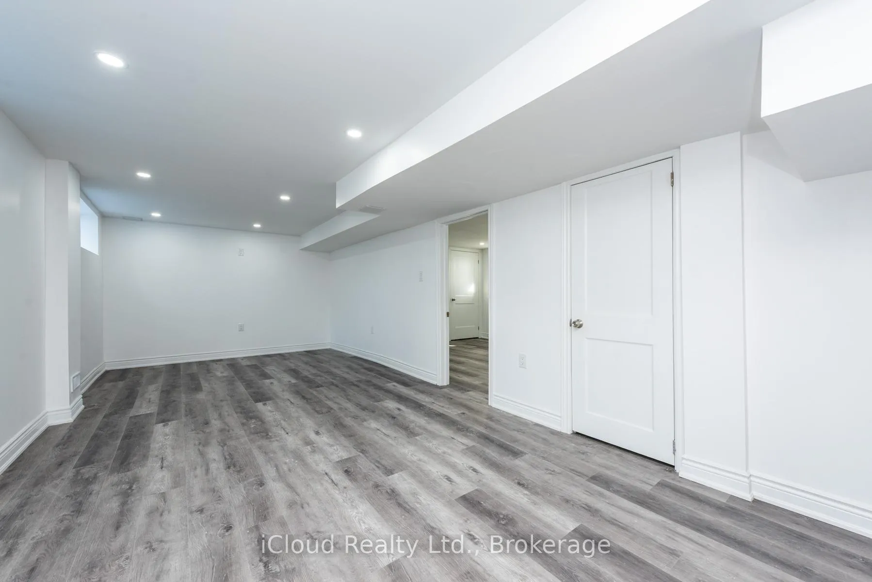 Photo 36 of 105 Avondale Boulevard, Brampton, Avondale — HOMEH