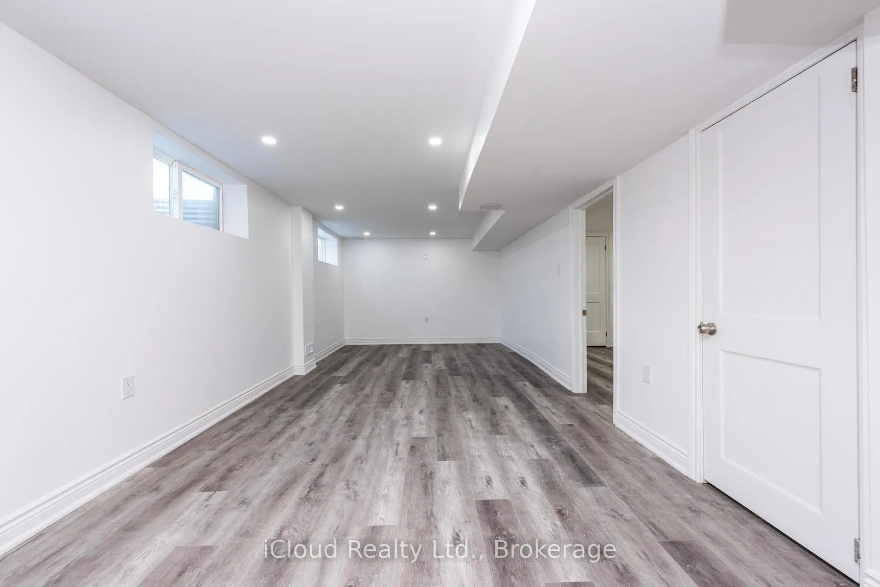 Photo 37 of 105 Avondale Boulevard, Brampton, Avondale — HOMEH