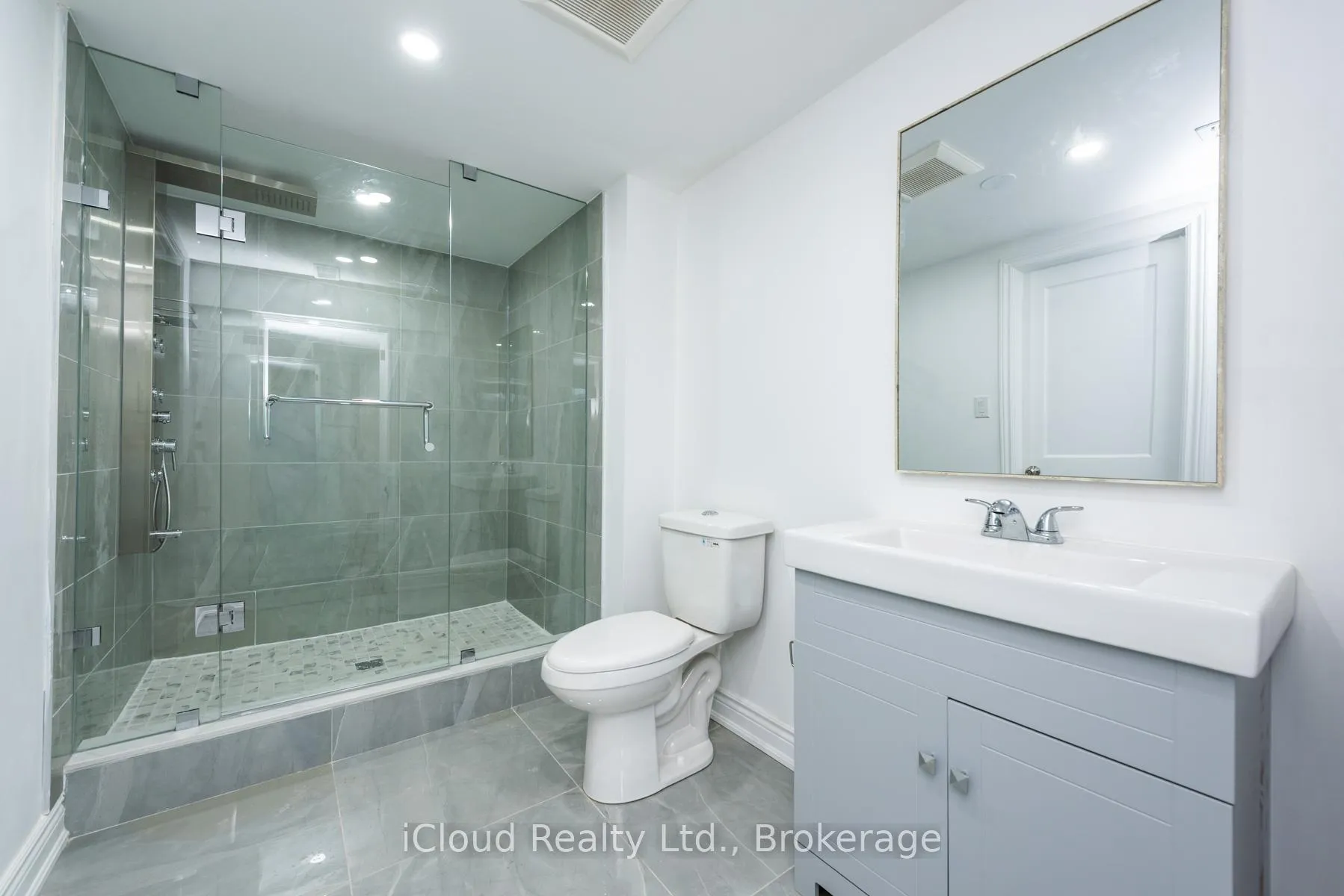 Photo 39 of 105 Avondale Boulevard, Brampton, Avondale — HOMEH