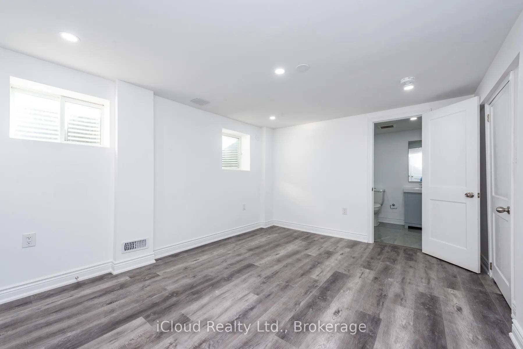 Photo 42 of 105 Avondale Boulevard, Brampton, Avondale — HOMEH