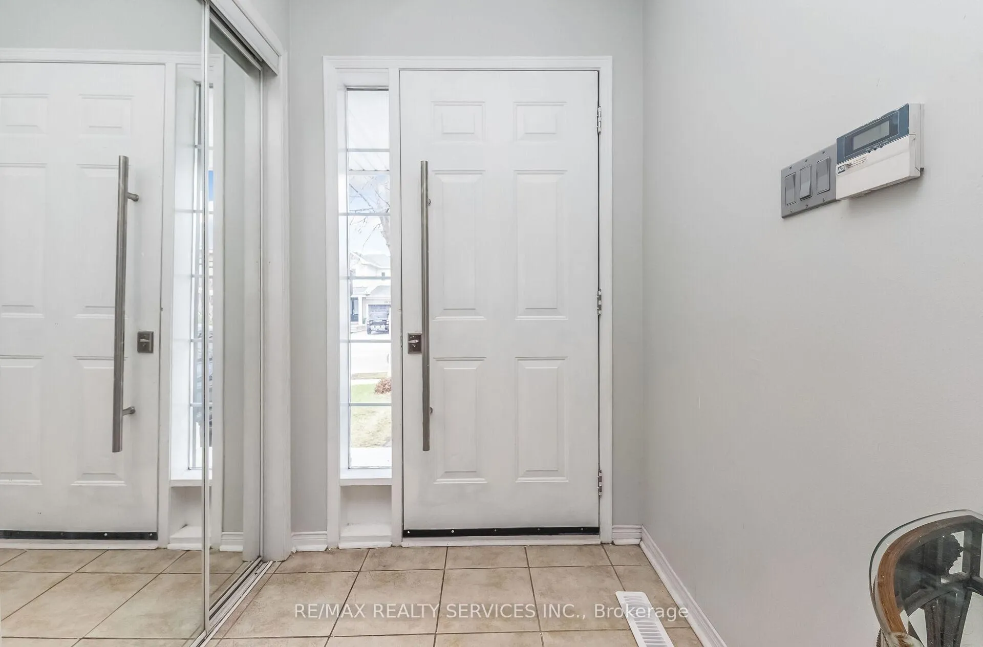 Photo 5 of 359 Edenbrook Hill Drive, Brampton, Fletcher's Meadow — HOMEH