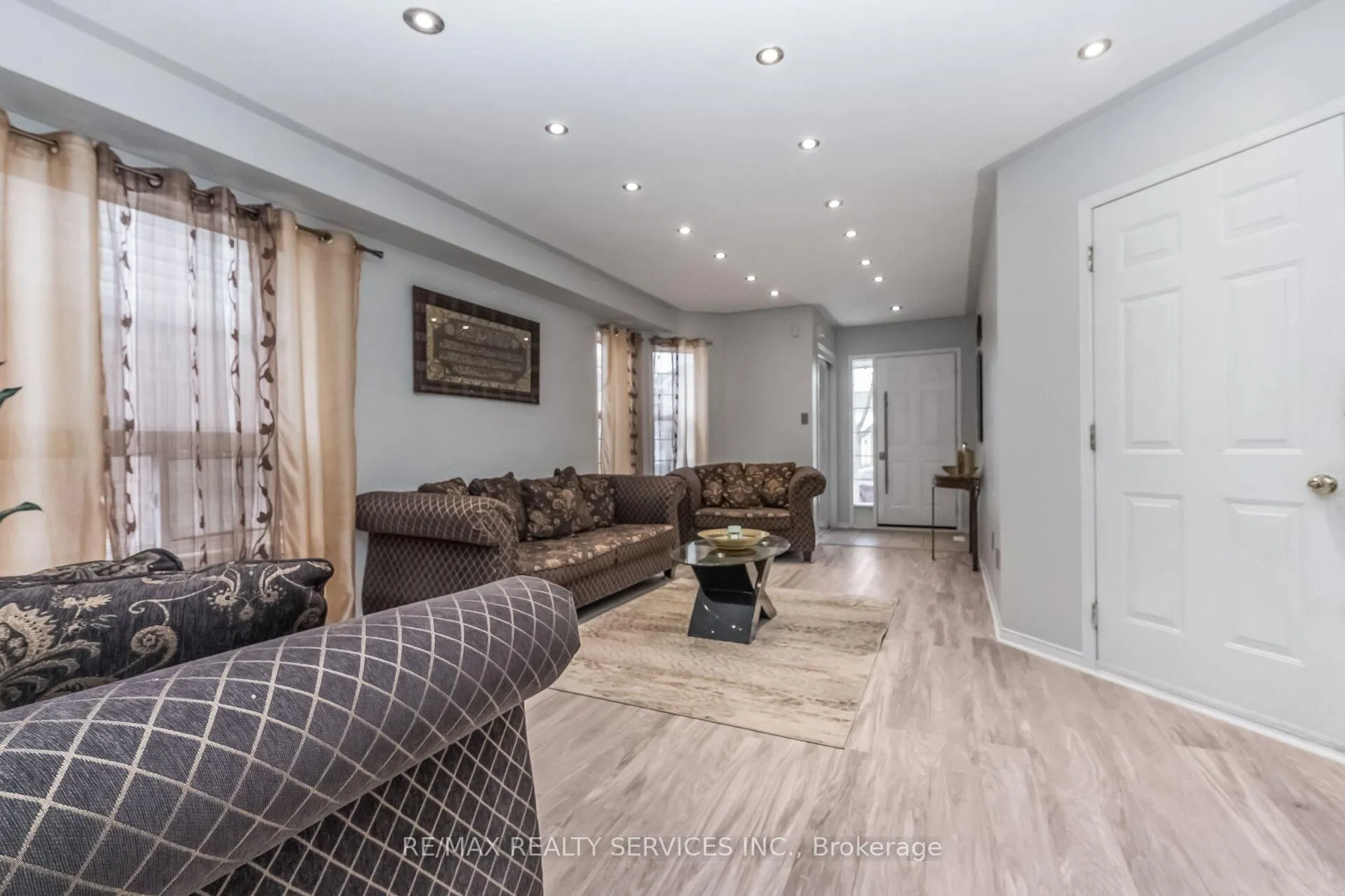 Photo 6 of 359 Edenbrook Hill Drive, Brampton, Fletcher's Meadow — HOMEH