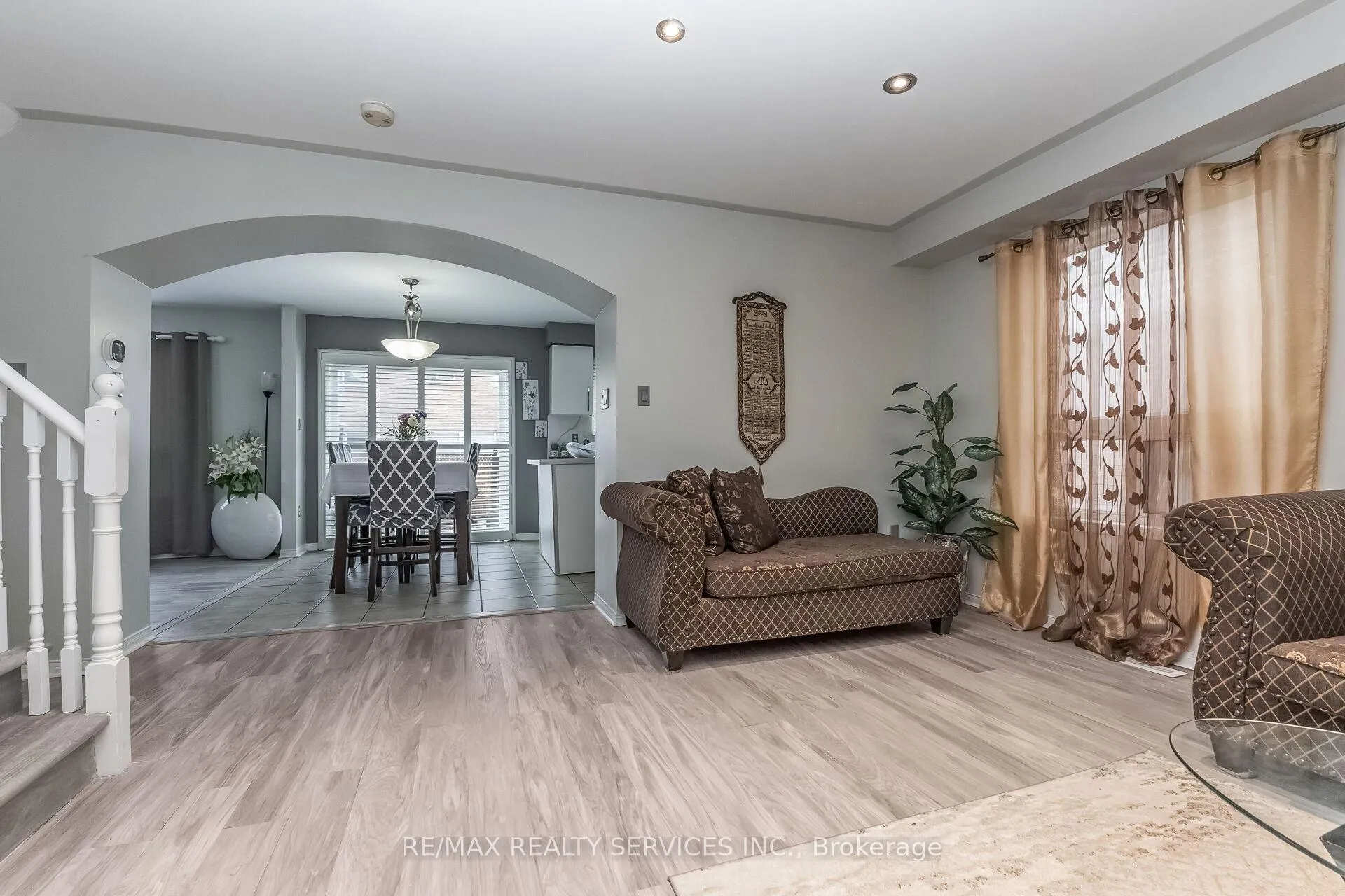 Photo 9 of 359 Edenbrook Hill Drive, Brampton, Fletcher's Meadow — HOMEH