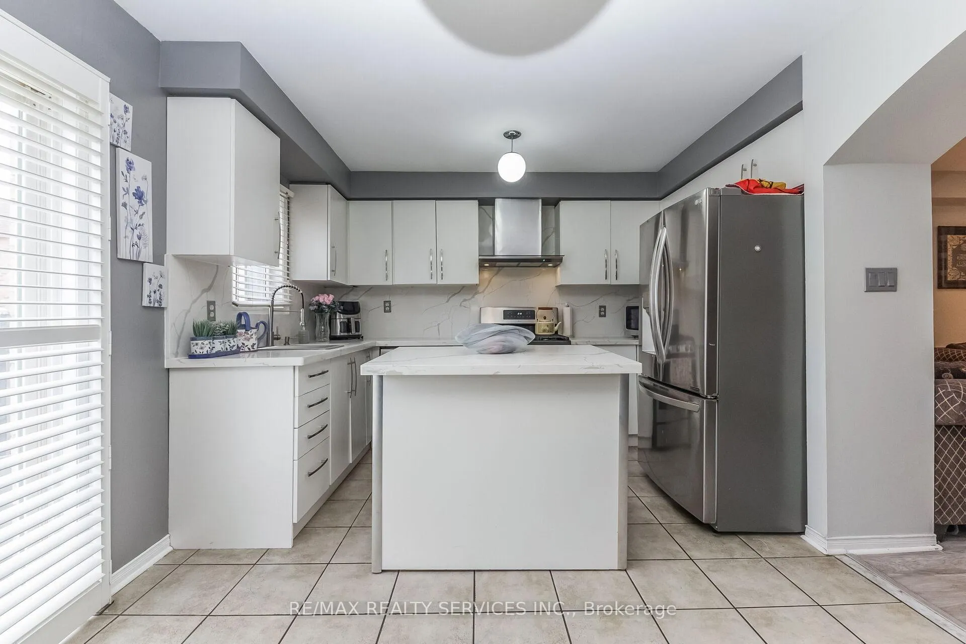 Photo 10 of 359 Edenbrook Hill Drive, Brampton, Fletcher's Meadow — HOMEH