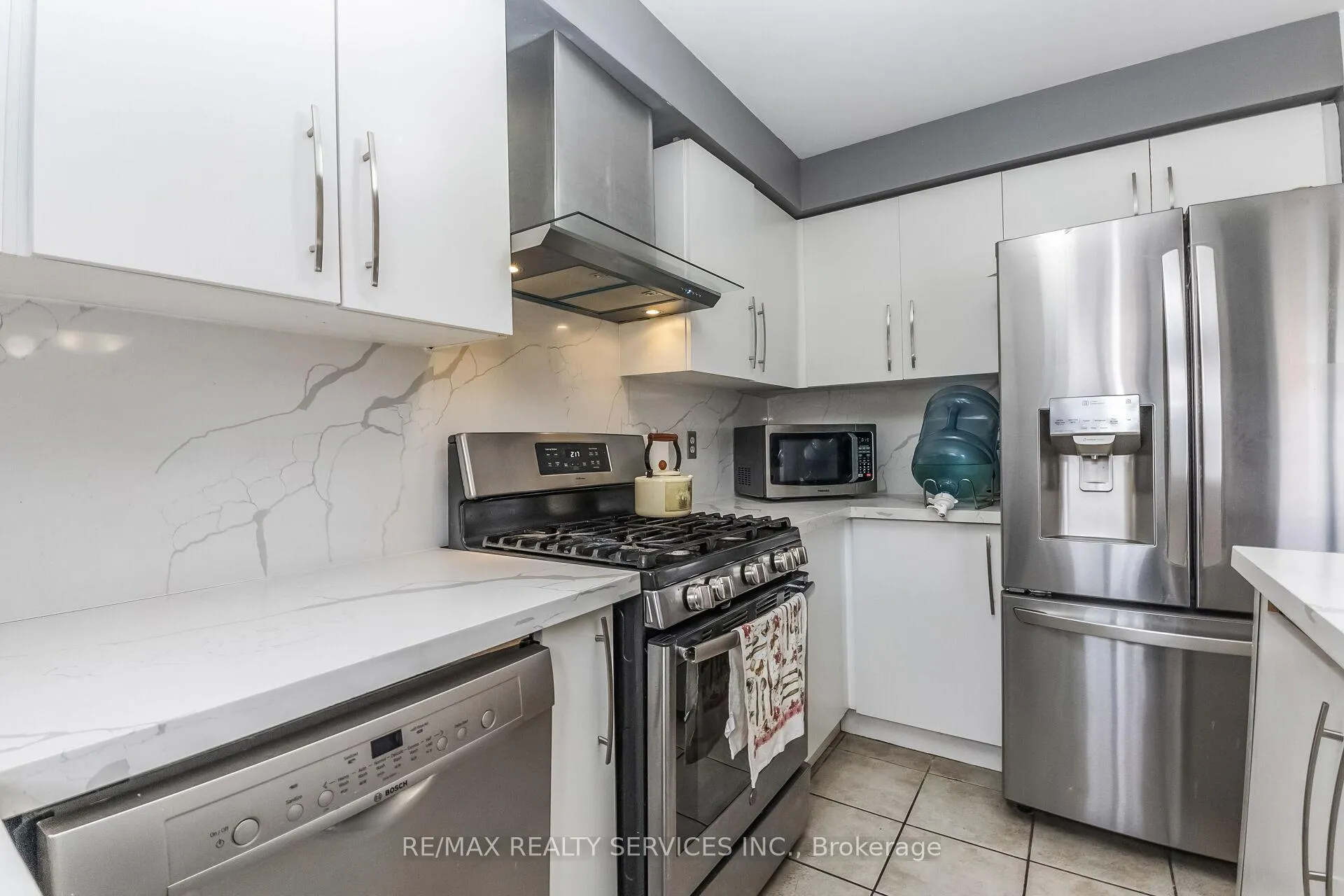 Photo 11 of 359 Edenbrook Hill Drive, Brampton, Fletcher's Meadow — HOMEH
