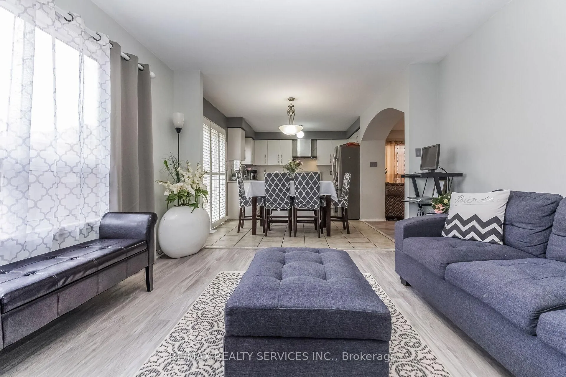 Photo 14 of 359 Edenbrook Hill Drive, Brampton, Fletcher's Meadow — HOMEH