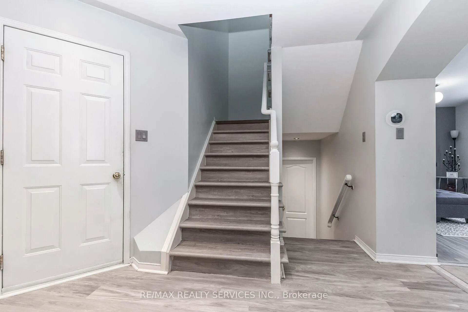 Photo 16 of 359 Edenbrook Hill Drive, Brampton, Fletcher's Meadow — HOMEH