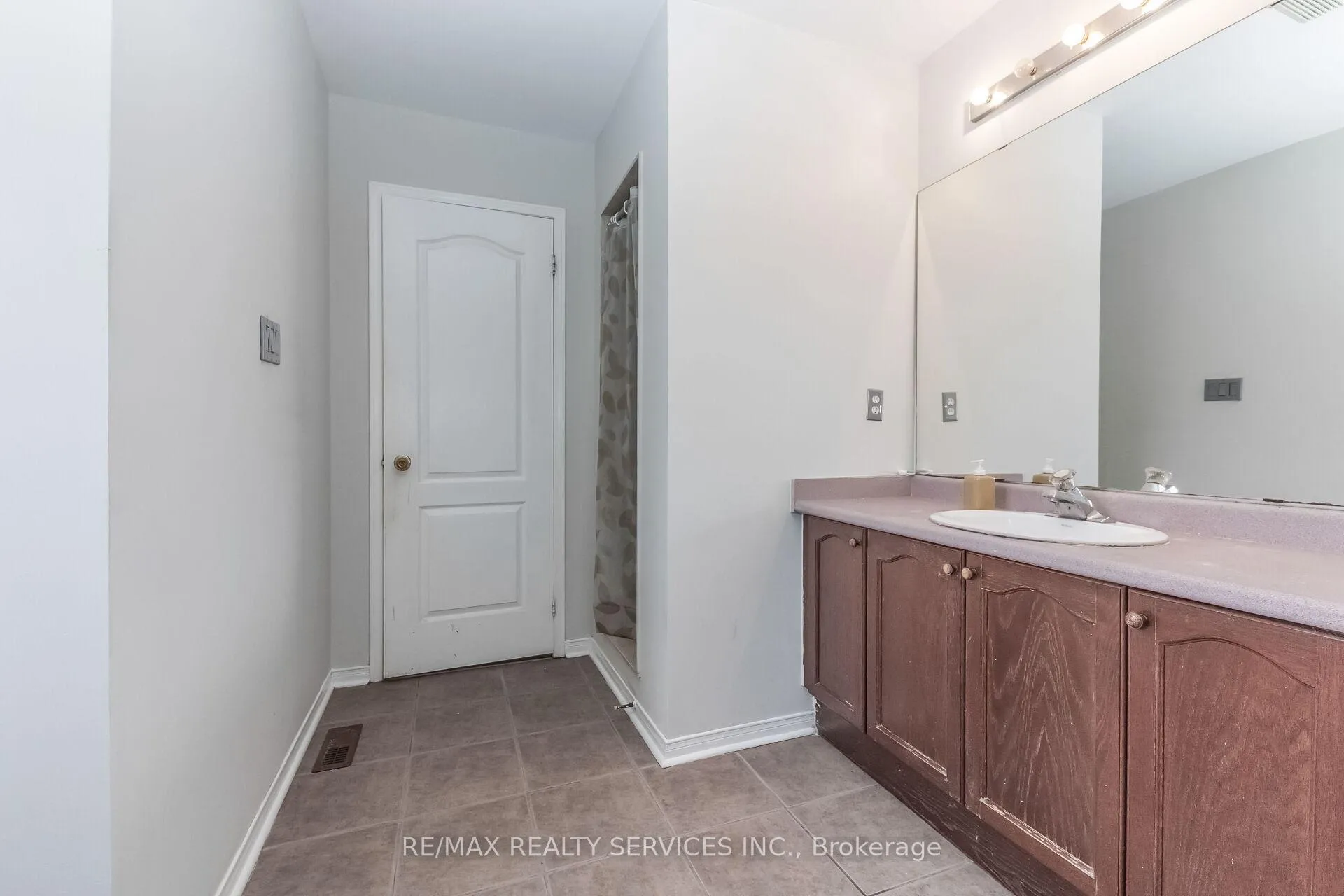 Photo 20 of 359 Edenbrook Hill Drive, Brampton, Fletcher's Meadow — HOMEH