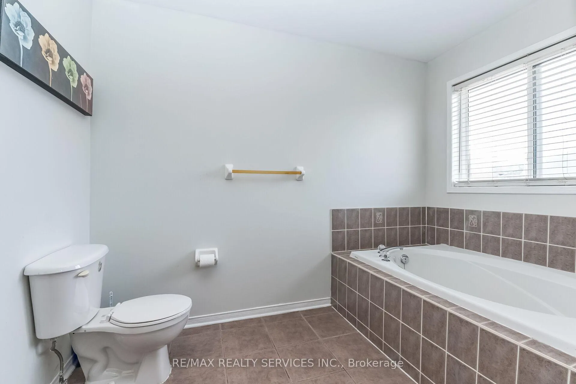 Photo 21 of 359 Edenbrook Hill Drive, Brampton, Fletcher's Meadow — HOMEH