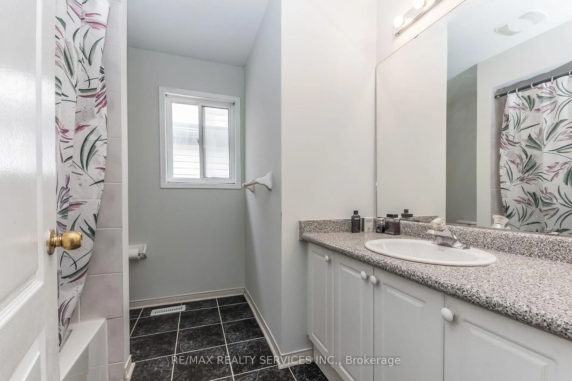 Photo 27 of 359 Edenbrook Hill Drive, Brampton, Fletcher's Meadow — HOMEH