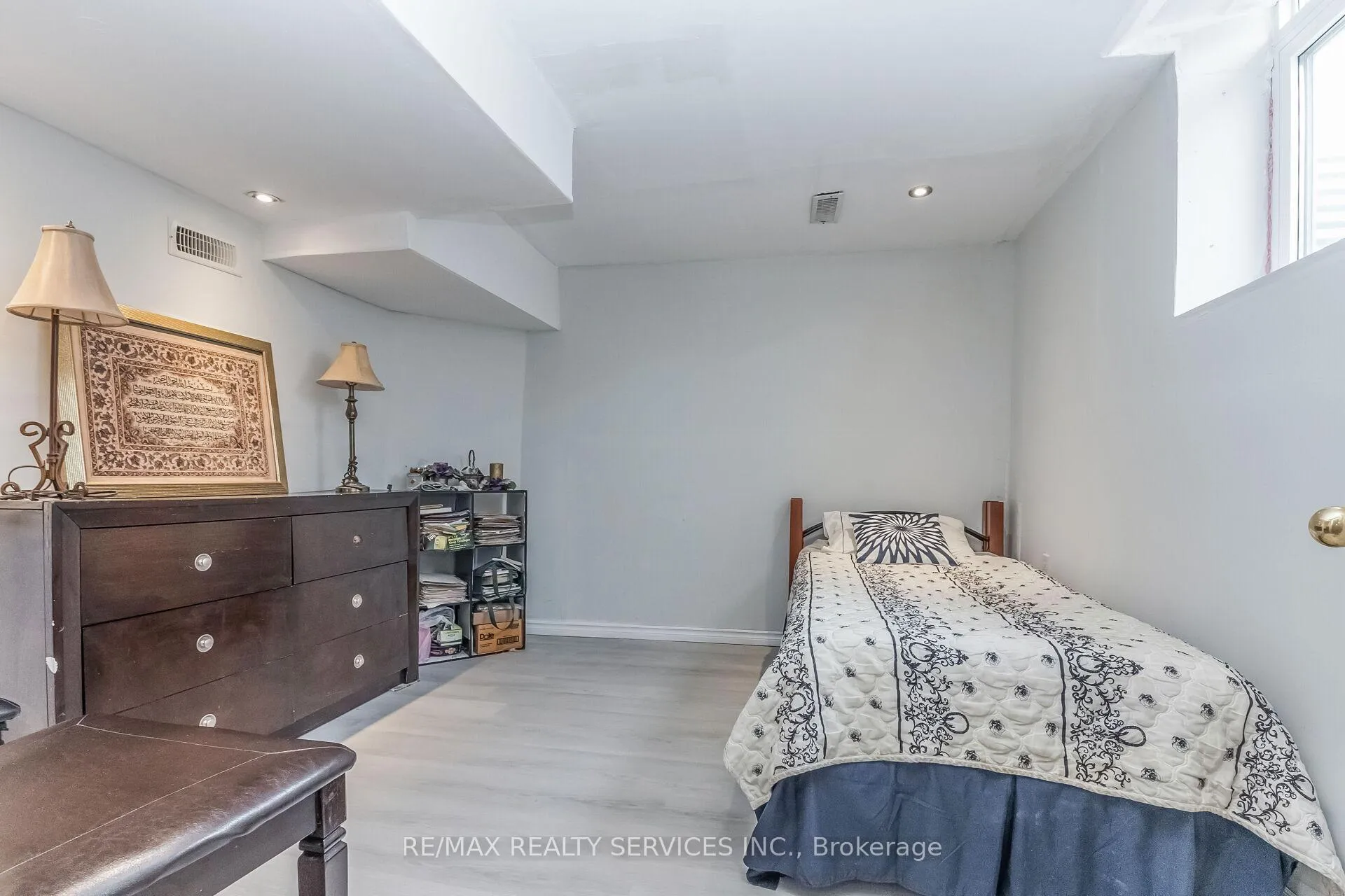 Photo 32 of 359 Edenbrook Hill Drive, Brampton, Fletcher's Meadow — HOMEH