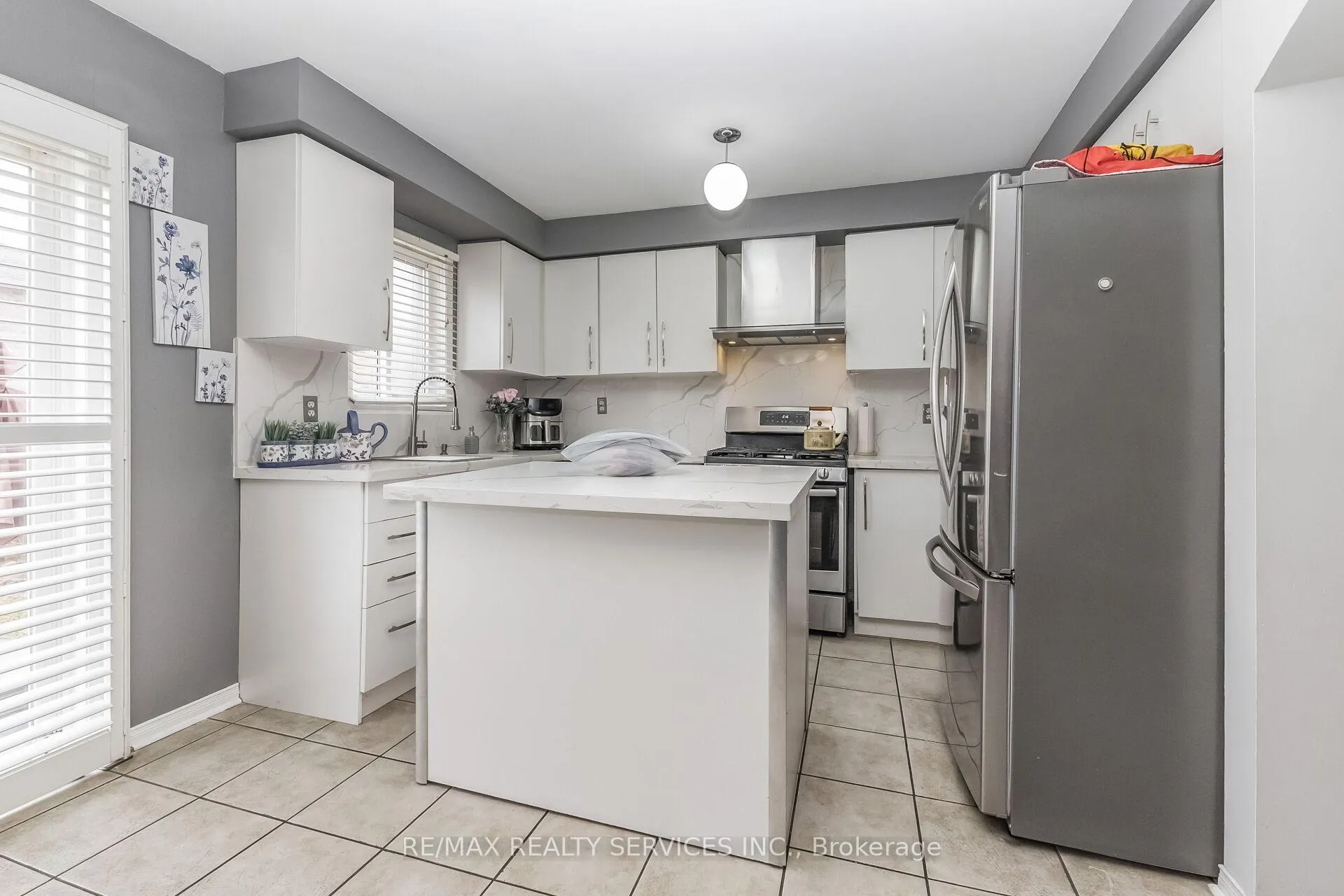 Photo 41 of 359 Edenbrook Hill Drive, Brampton, Fletcher's Meadow — HOMEH
