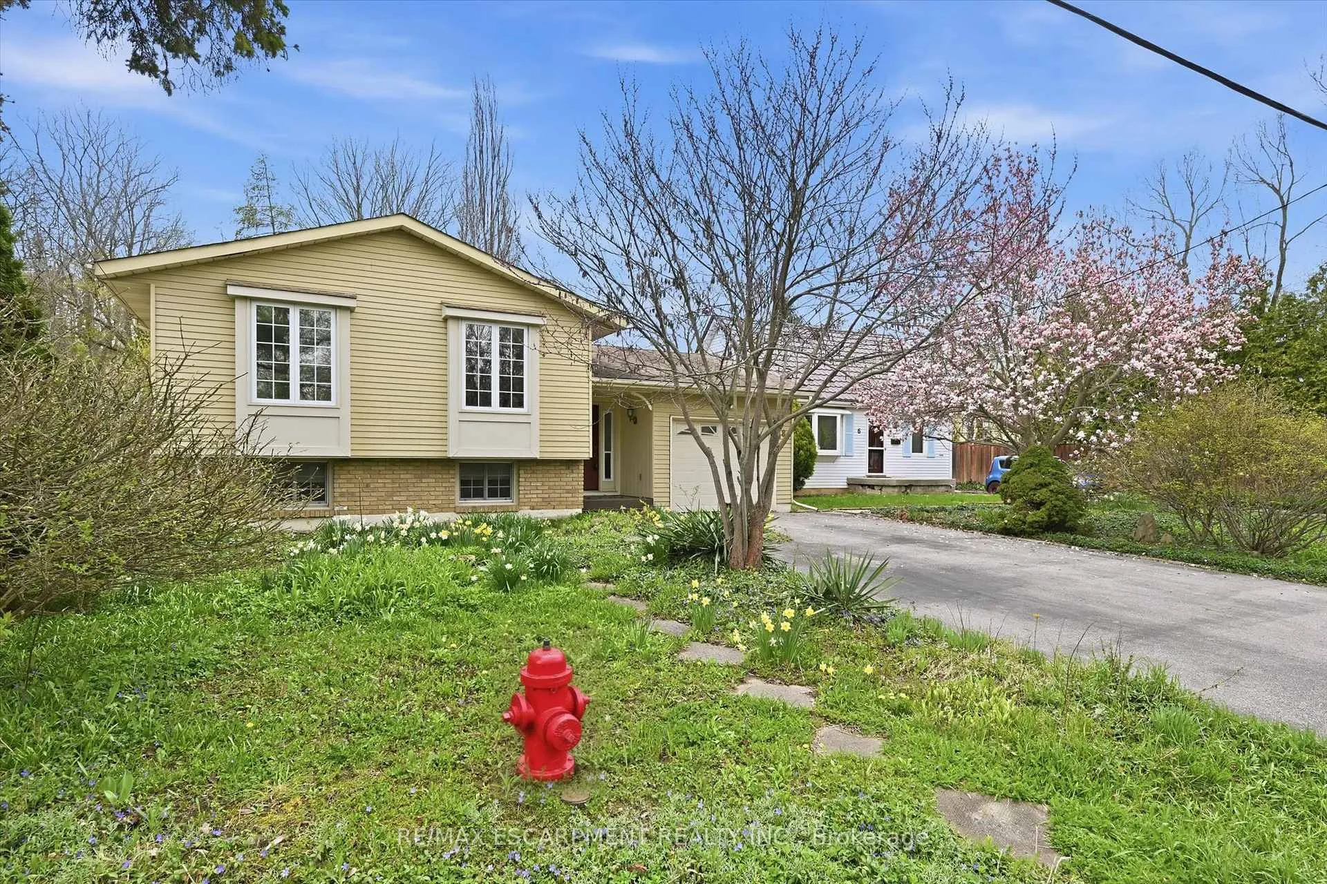 Photo 3 of 8 Sullivan'S Lane, Hamilton, Dundas — HOMEH