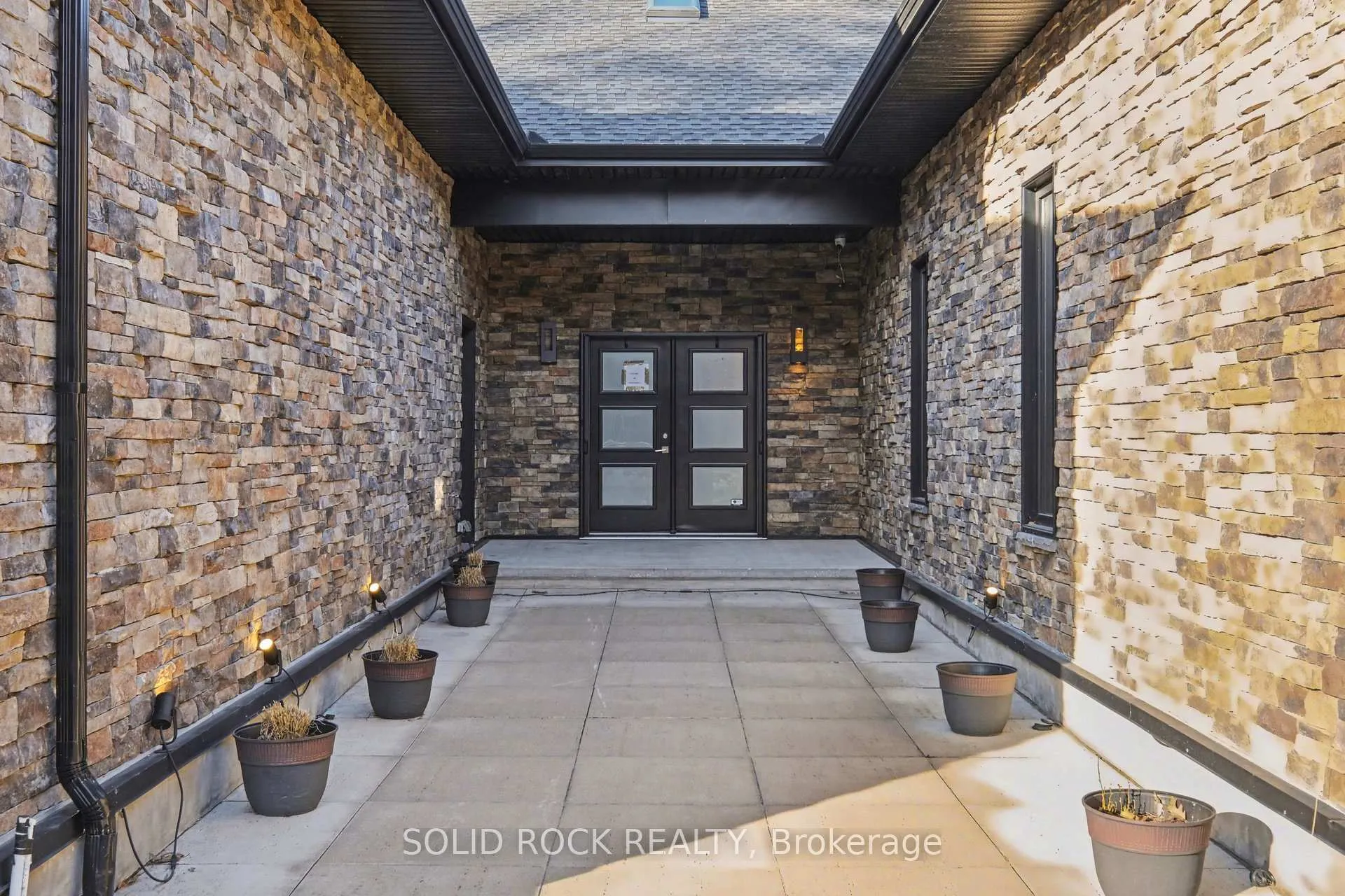 Photo 5 of 19 Neely Street, Ottawa, Kanata - Kanata (North East) — HOMEH