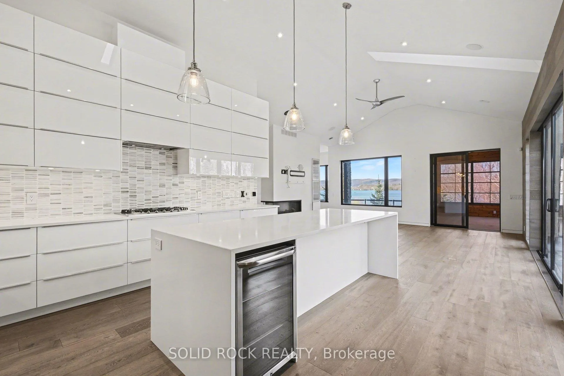 Photo 12 of 19 Neely Street, Ottawa, Kanata - Kanata (North East) — HOMEH