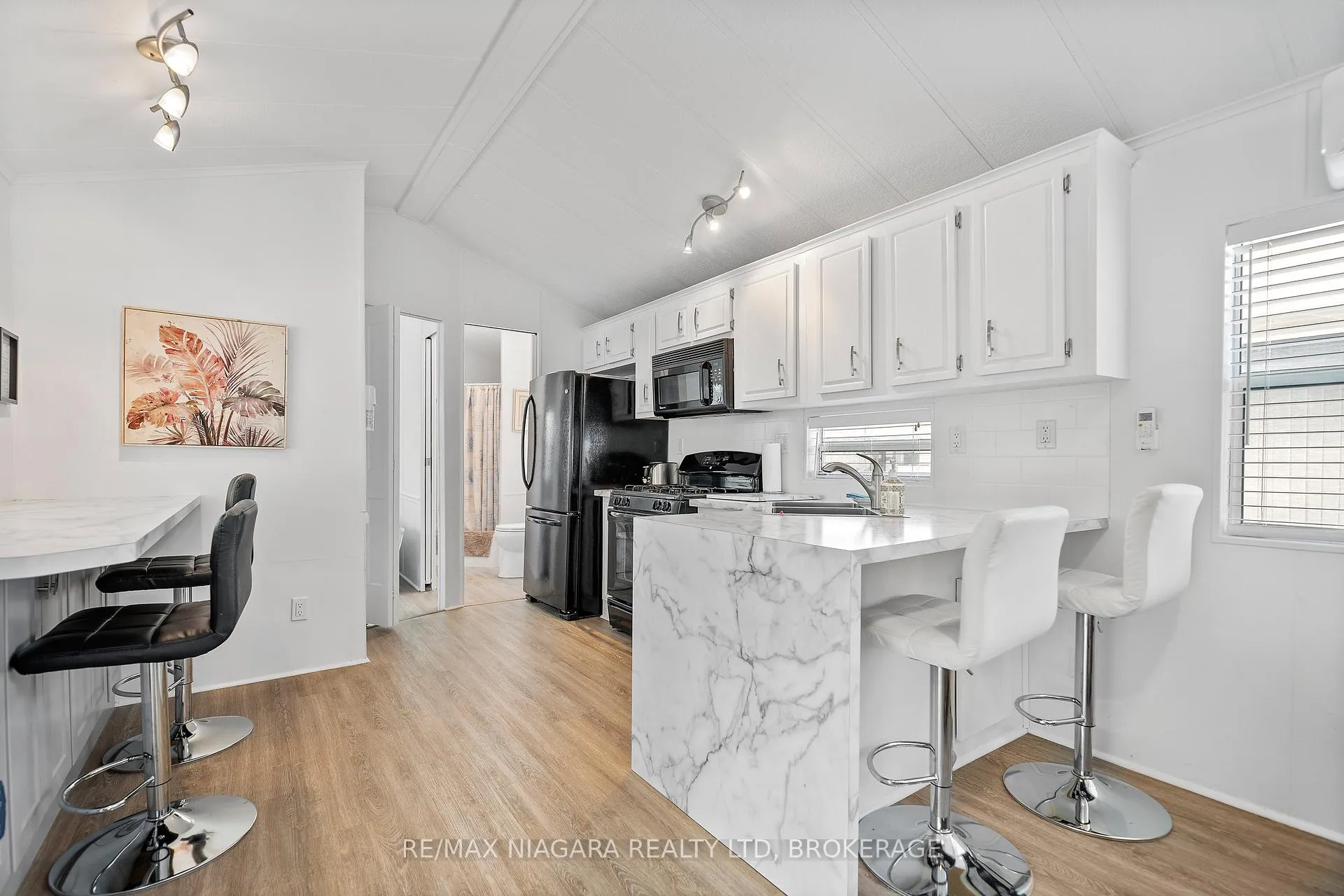 Photo 3 of 28 Mariner Crescent, Port Colborne, Sherkston — HOMEH