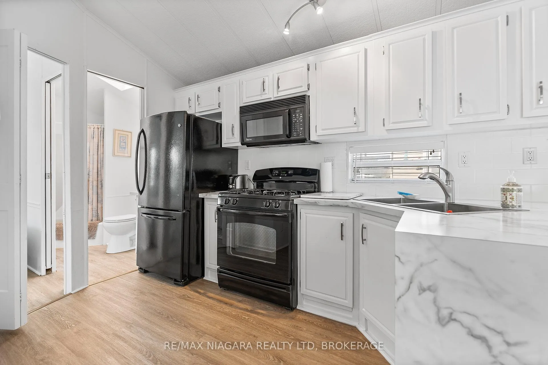 Photo 4 of 28 Mariner Crescent, Port Colborne, Sherkston — HOMEH
