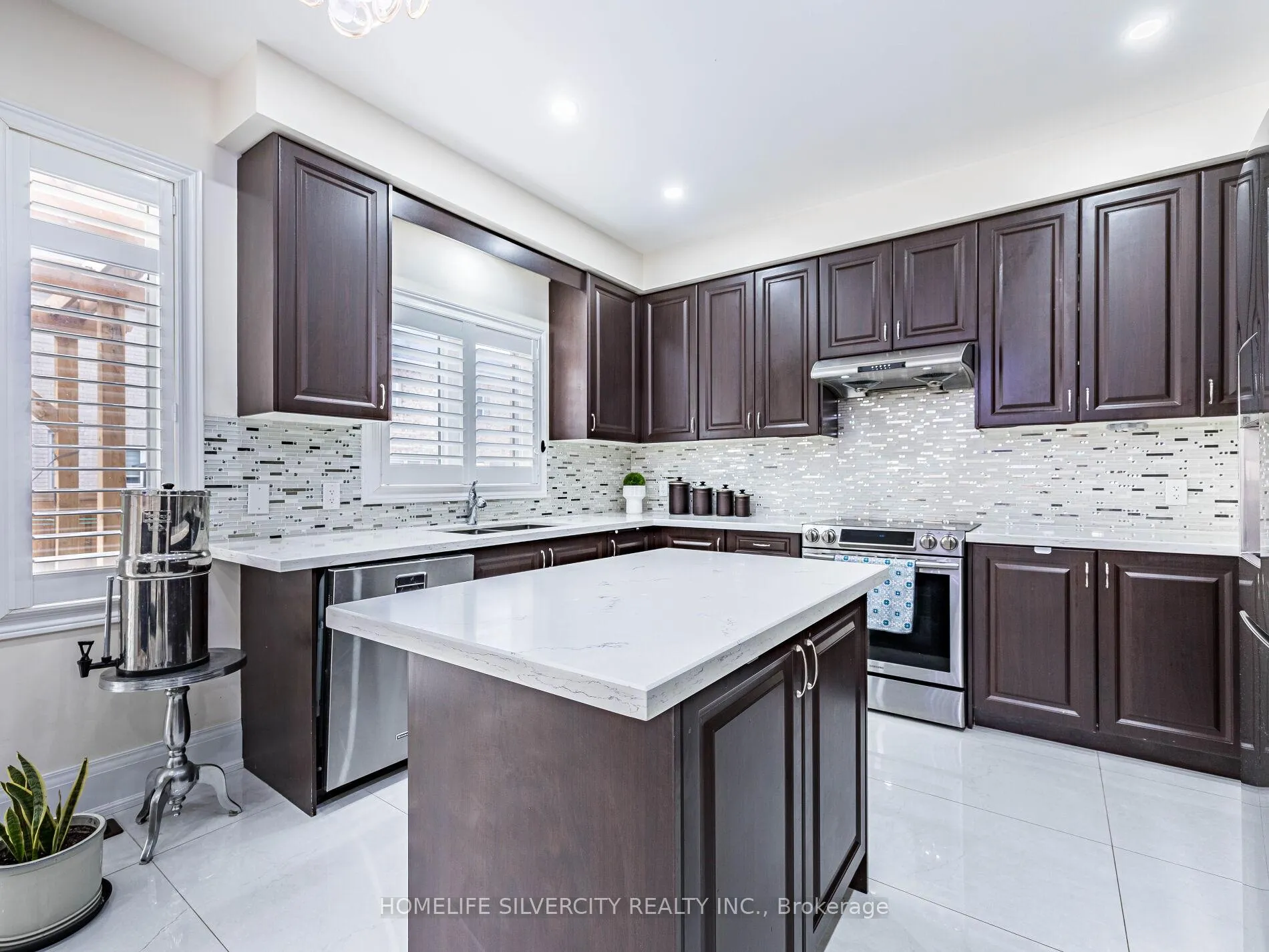 Photo 18 of 16 Cloncurry Street, Brampton, Toronto Gore Rural Estate — HOMEH