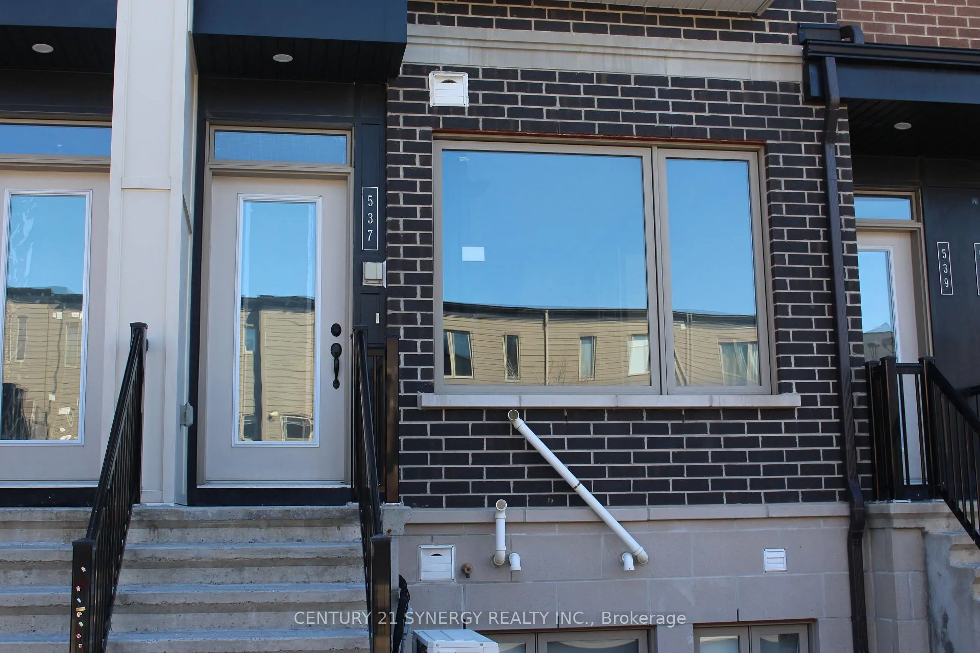 Photo 2 of 537 Ozawa Private, Ottawa, CFB Rockcliffe and Area — HOMEH